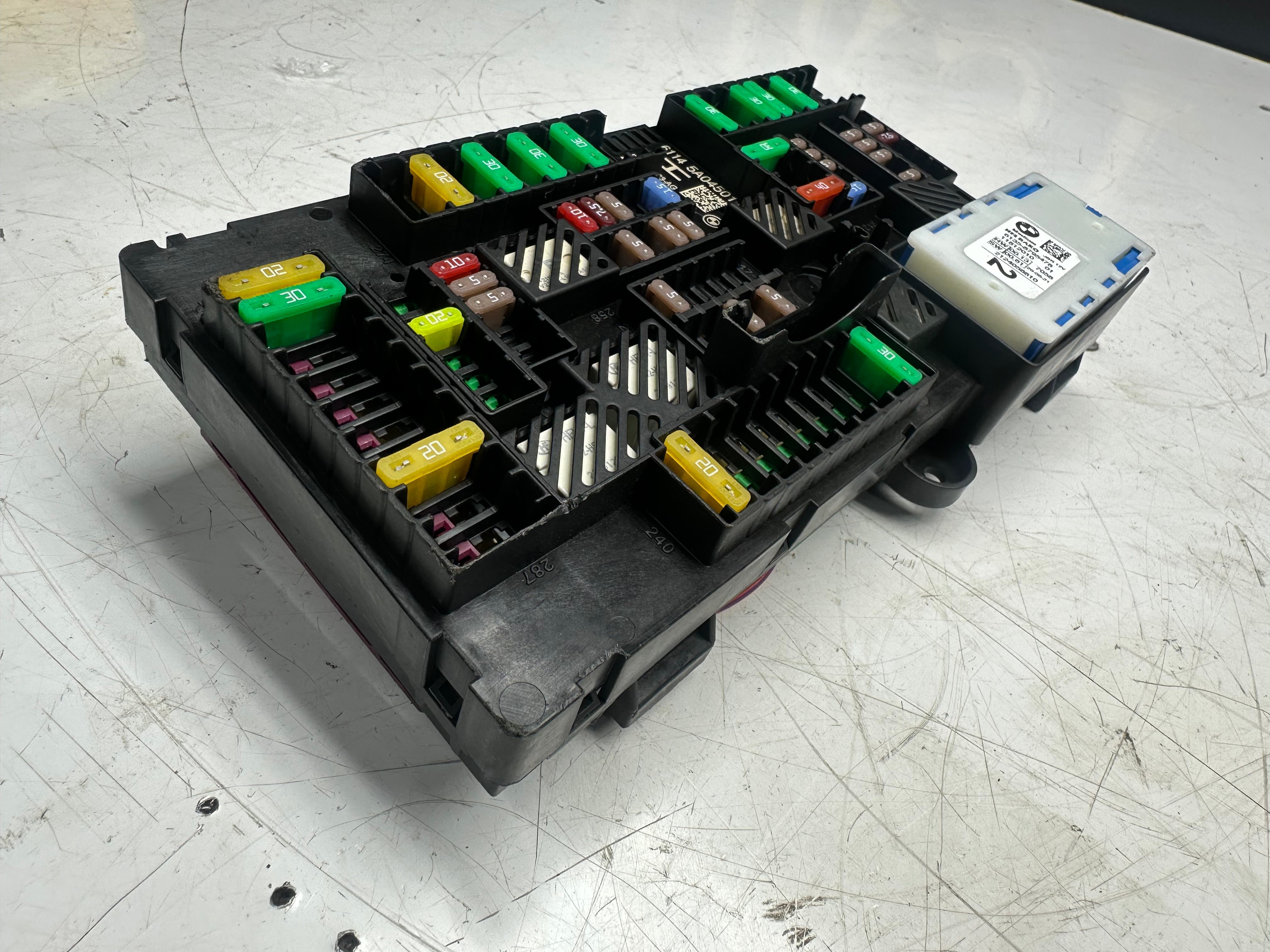 BMW 3 Series G20 2021 Fuse and Relay Box 2.0 Diesel (8795478)