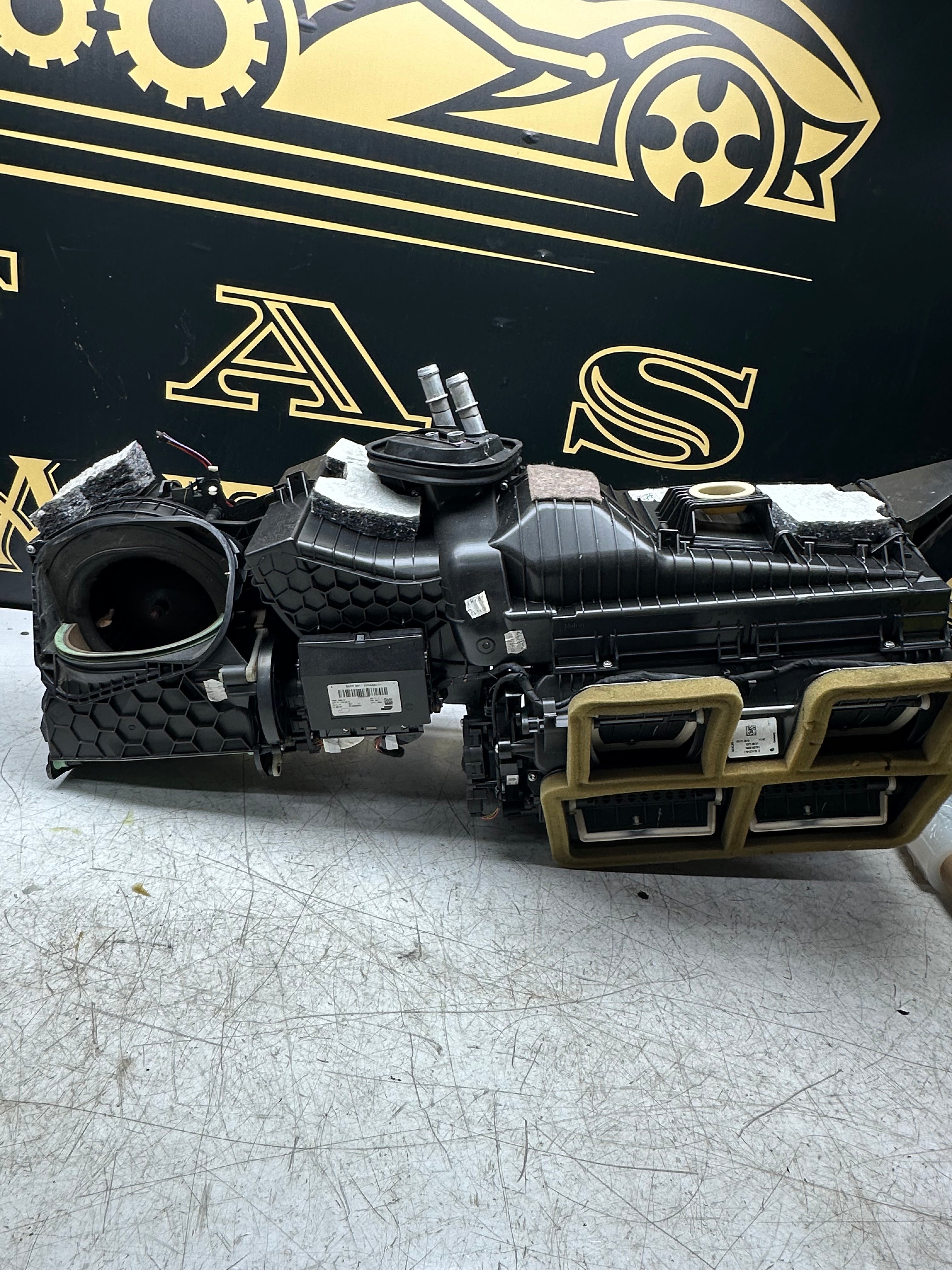 BMW 3 Series F30 / F31 320d Heater Matrix Box Complete (9296825/24540010)