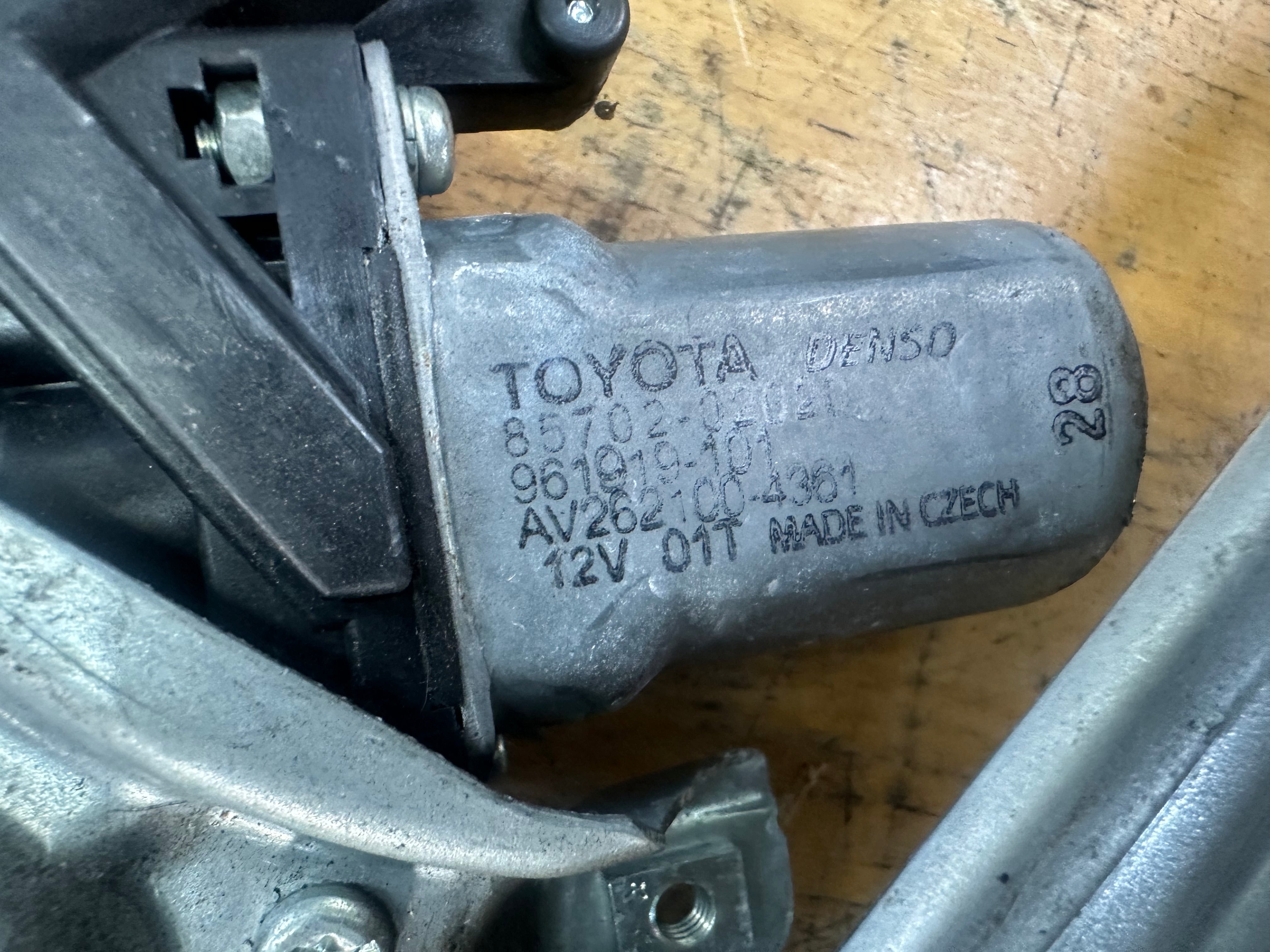Toyota Auris Right Driver Rear O/S/R Window Regulator (85702-02020)