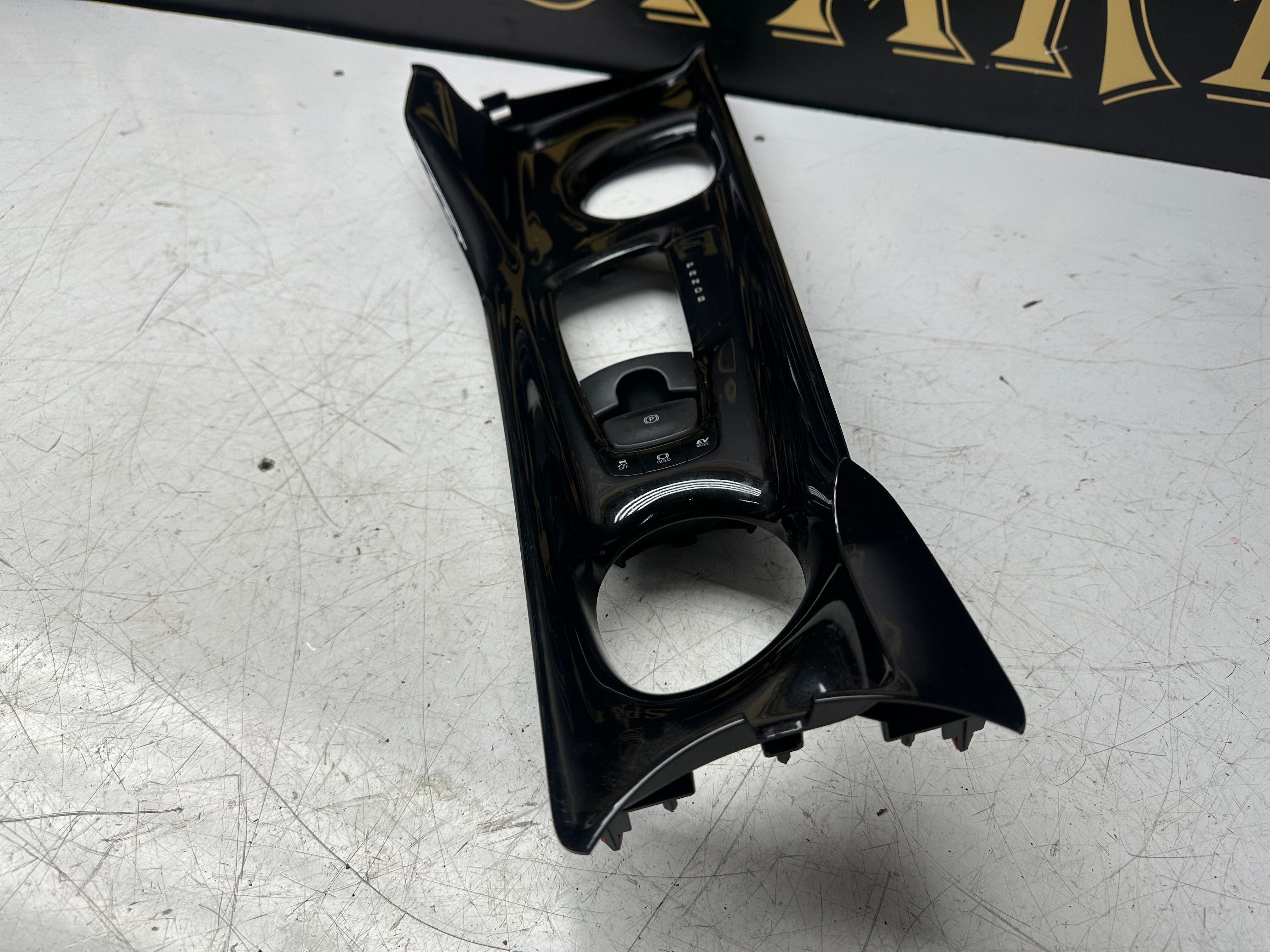 Toyota C-HR 2016–23 RHD Center Console (58804F4021)(76K512-RHD)(CZ049-1 13723031)