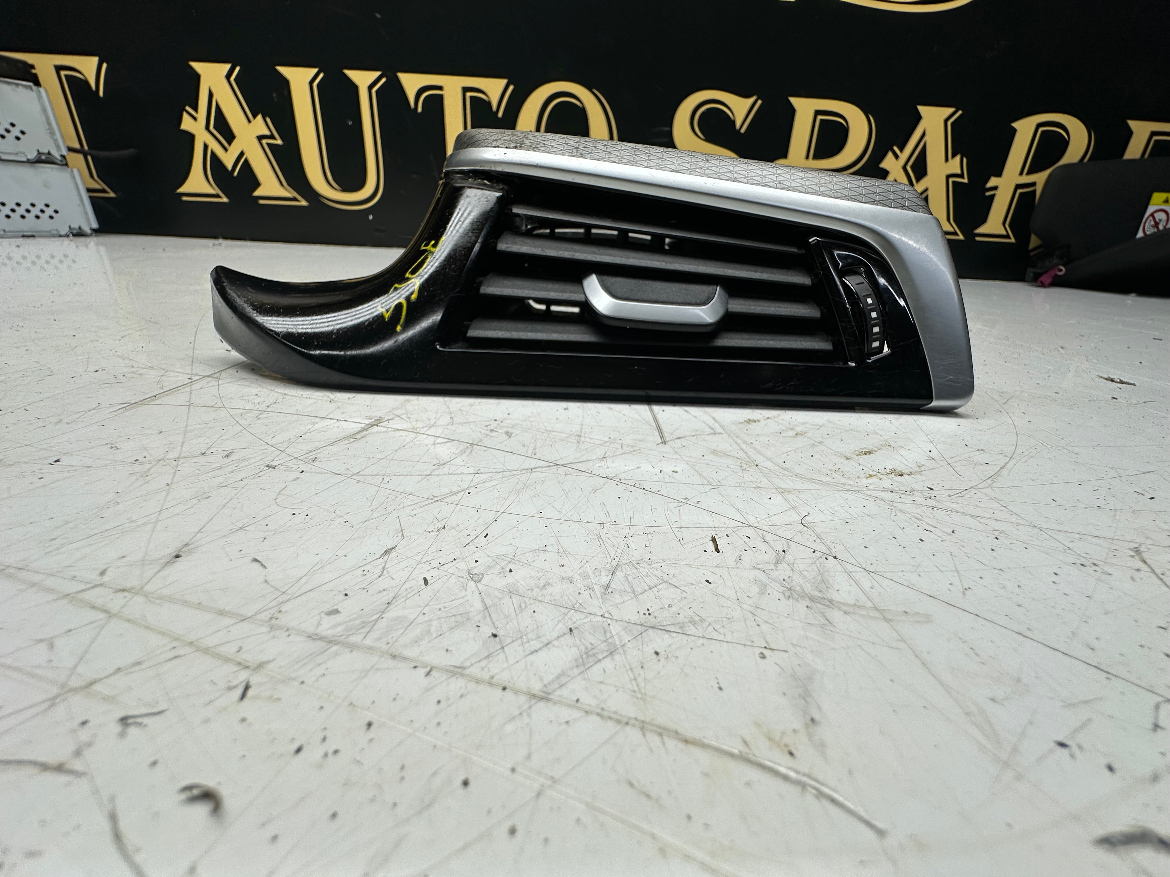 BMW 5 Series G30 G31 2017–2023 Dashboard Air Vent (9330858-07)