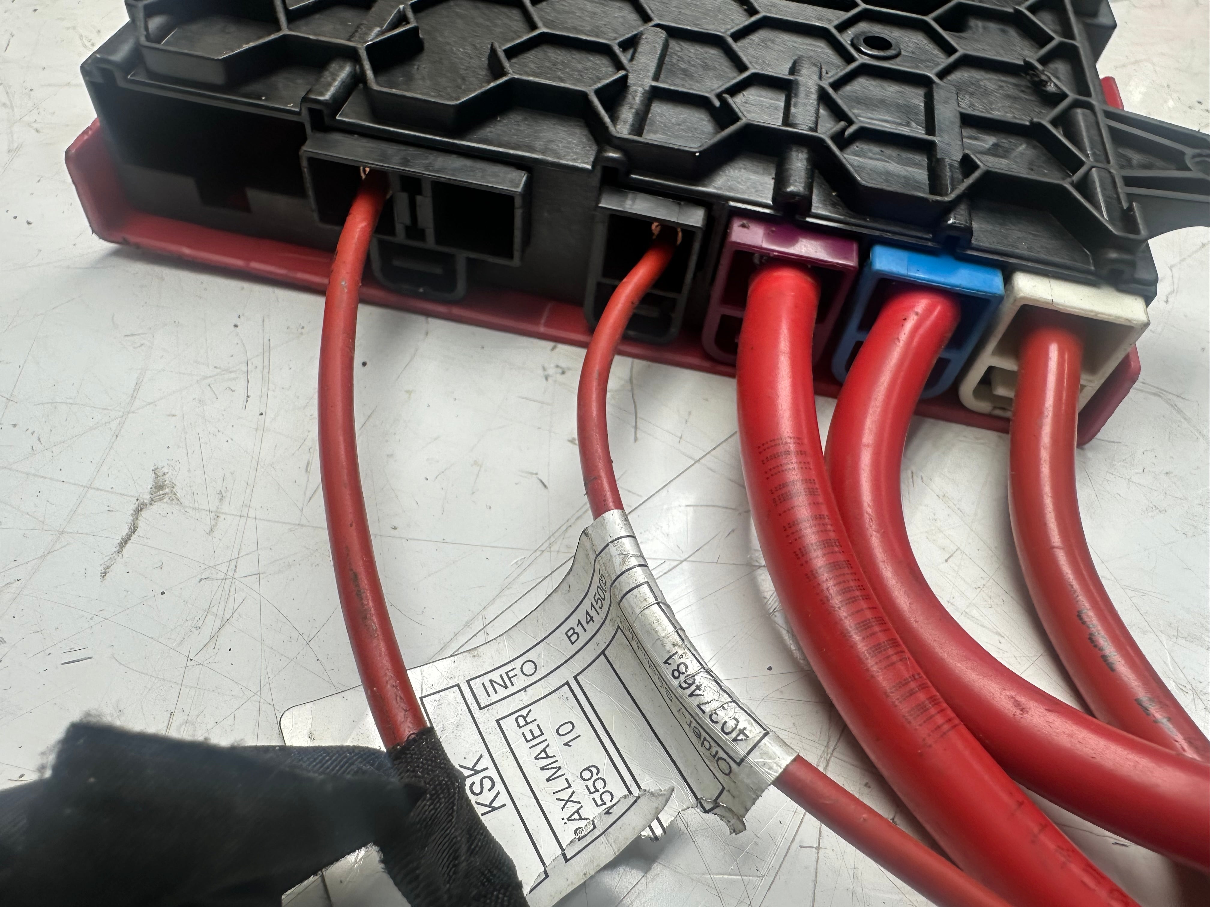 BMW X5 2013-18 Rear Power Distribution Point (928550803) (9230017)