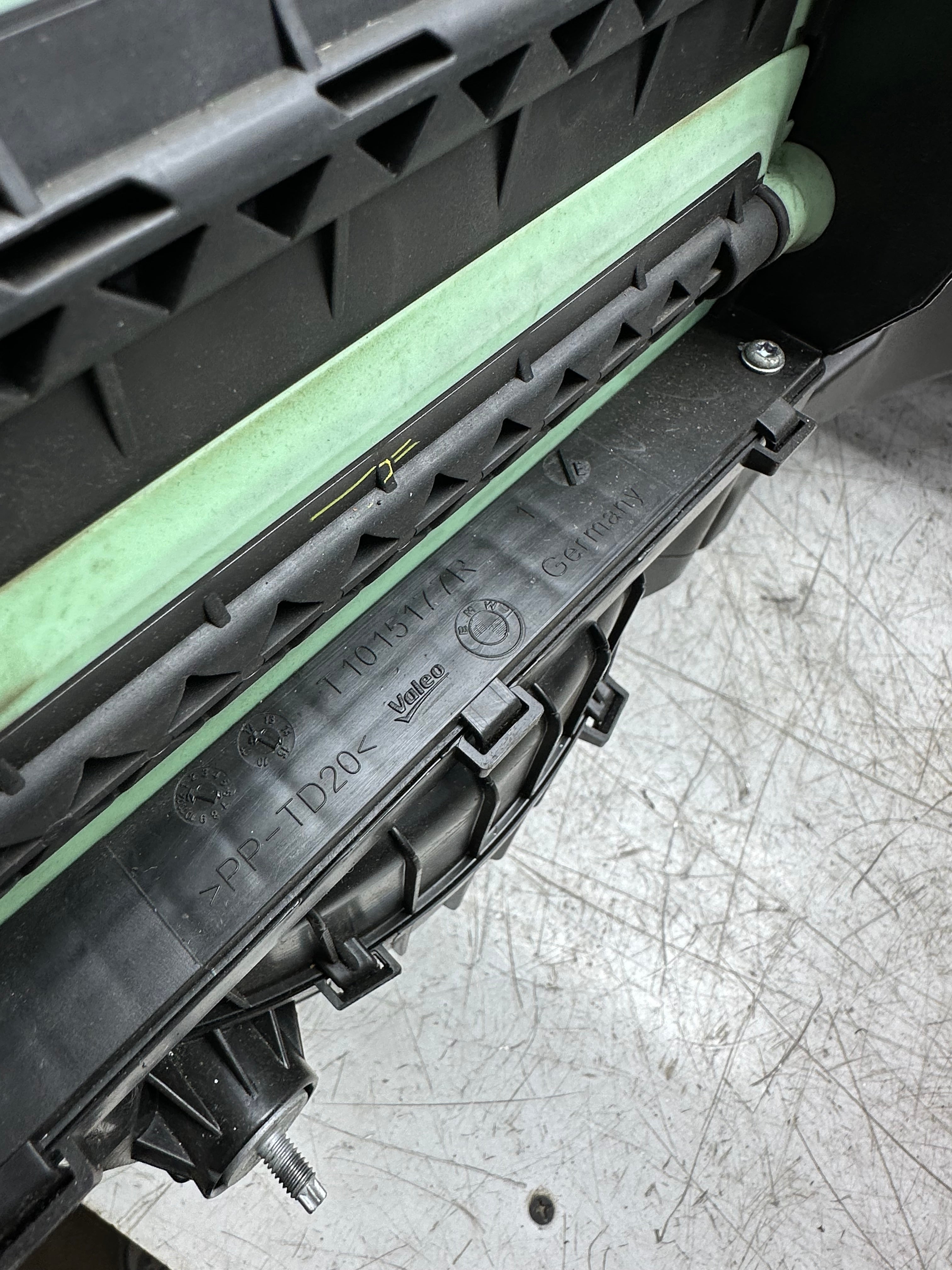 BMW 3 Series F30 / F31 320d Heater Matrix Box Complete (9296825/24540010)