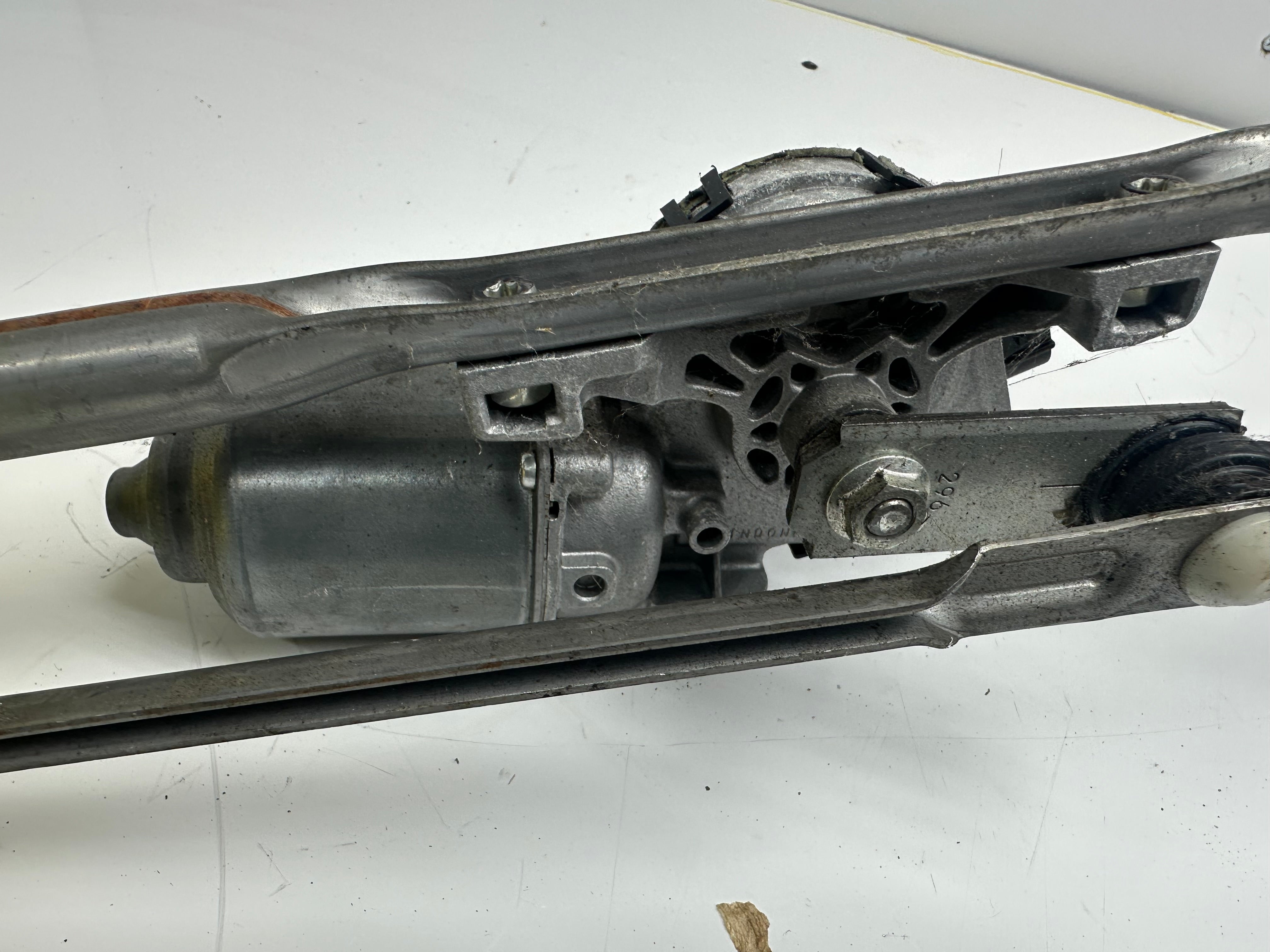 Suzuki Swift SG Front Wiper Motor & Linkage (38110-68L10)