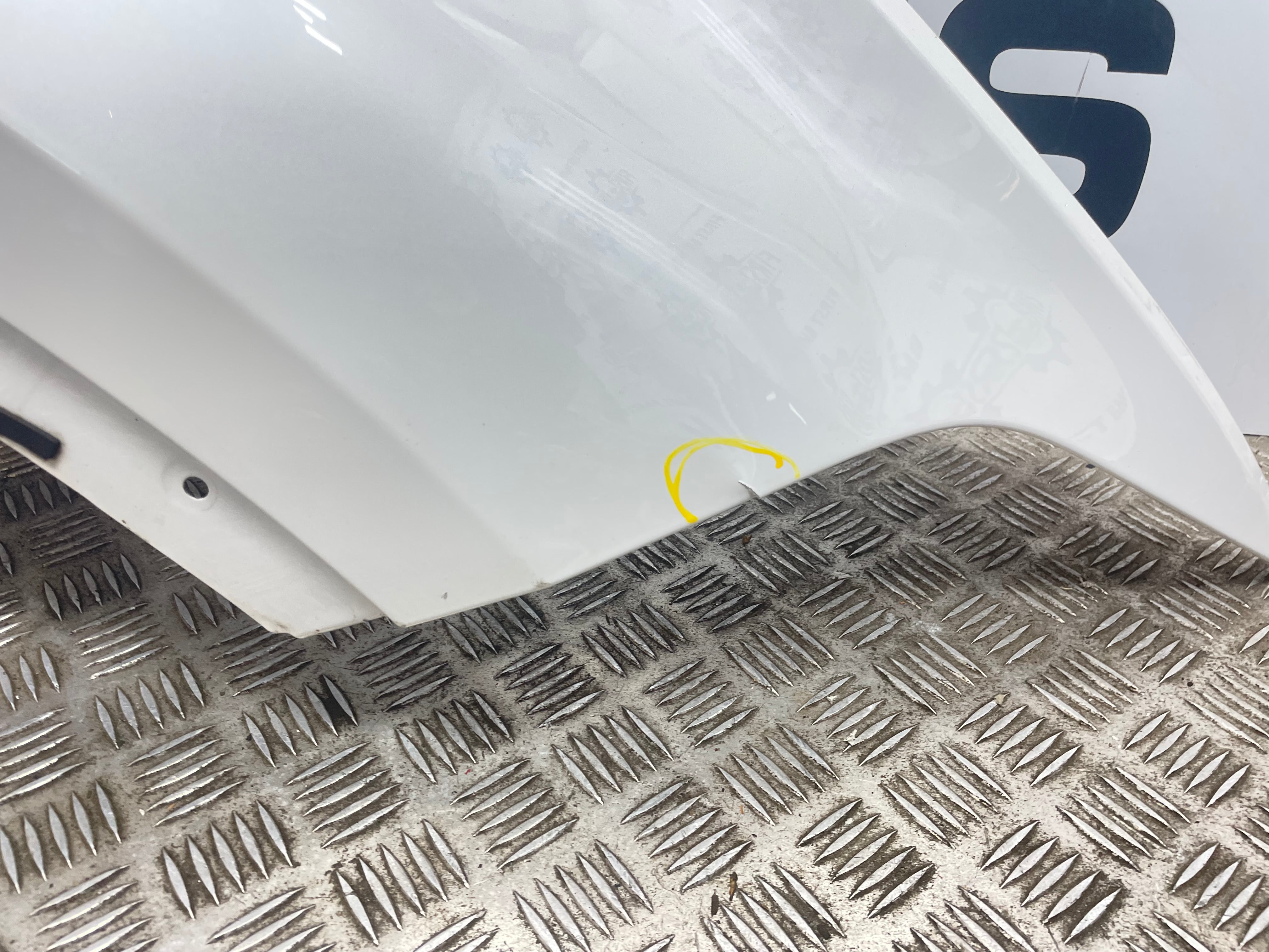 BMW x5 G05 right wing (yellow circled for small damage cur-like)