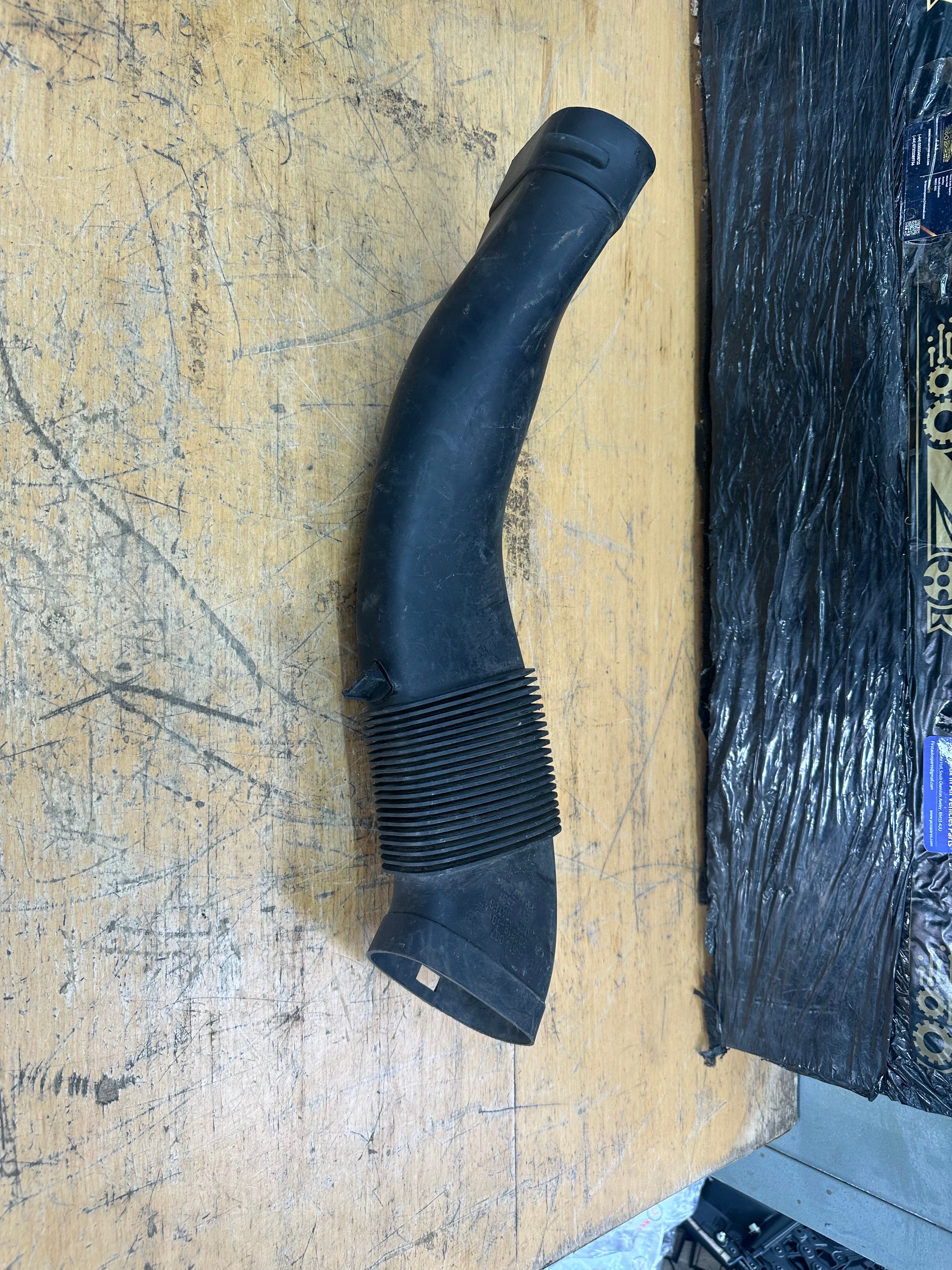 BMW X5 F15 / X6 F16 Engine Cooling Air Duct Inlet Pipe Airflow (8514007) (203519-10)