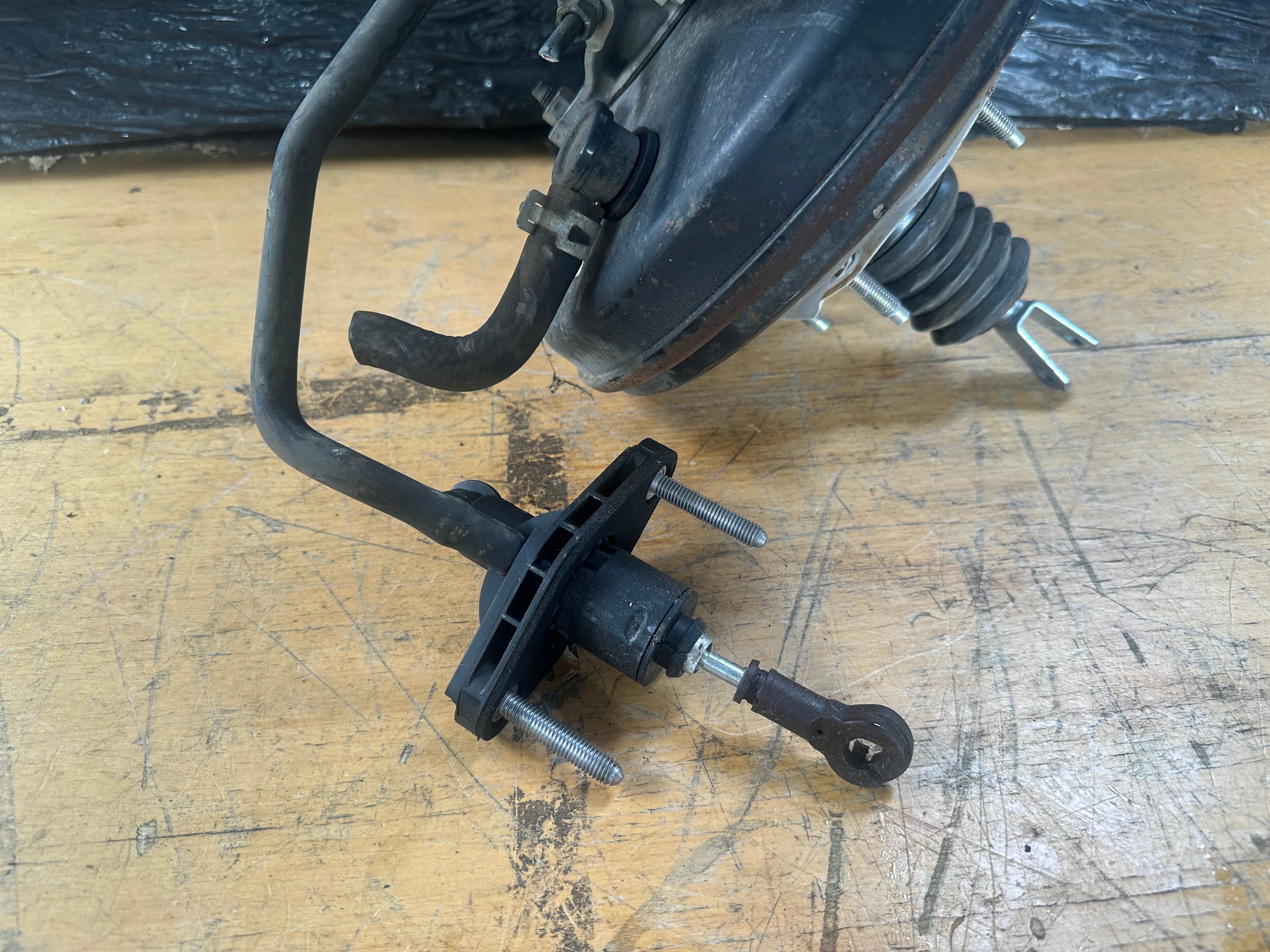 Suzuki Swift 2015 1.2 Brake Servo & Master Cylinder Bosch (0204054390)