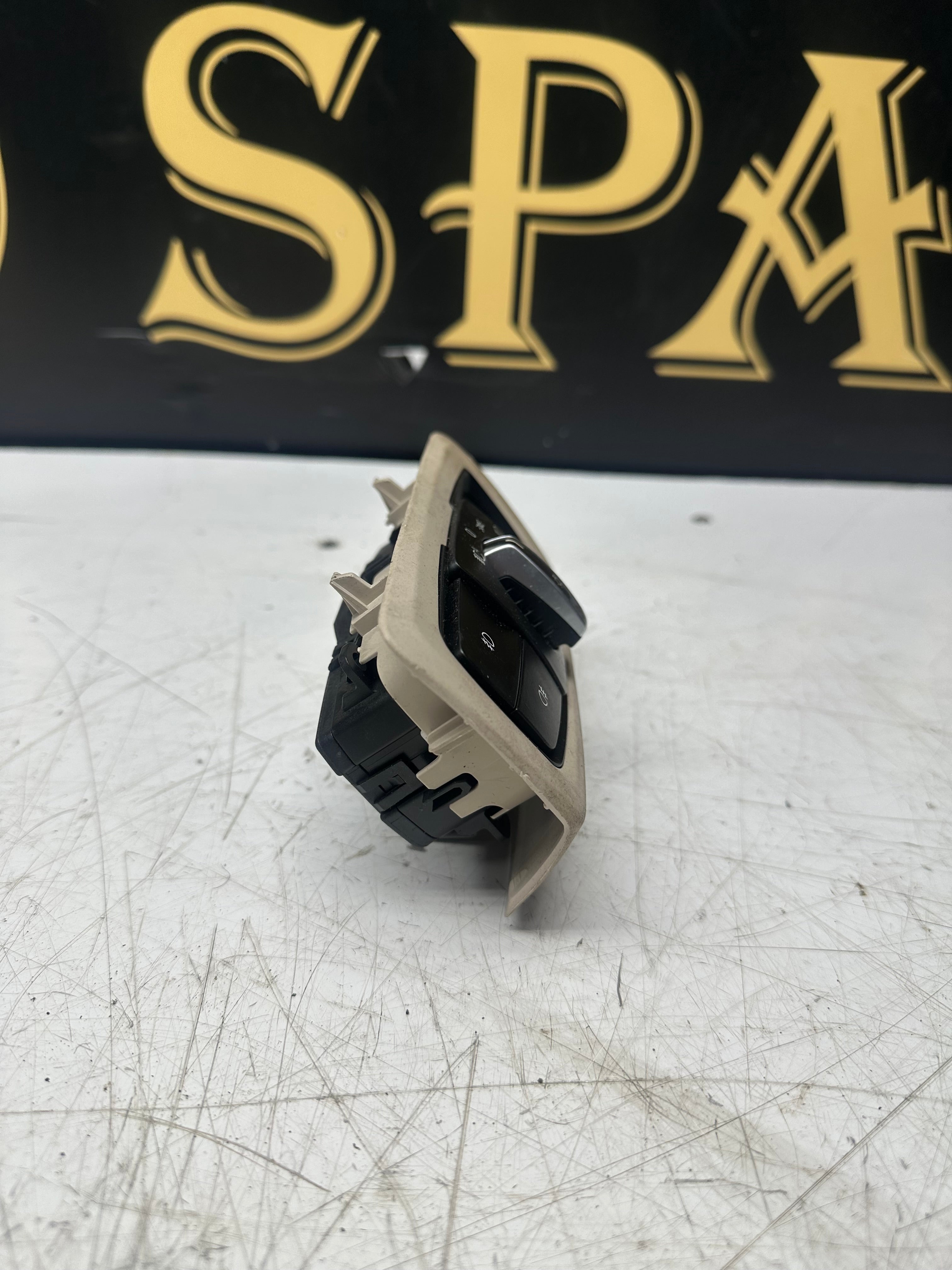 BMW 2 Series F46 218d Gran Tourer Headlight Switch Control Unit (2014–2021)(9262959)