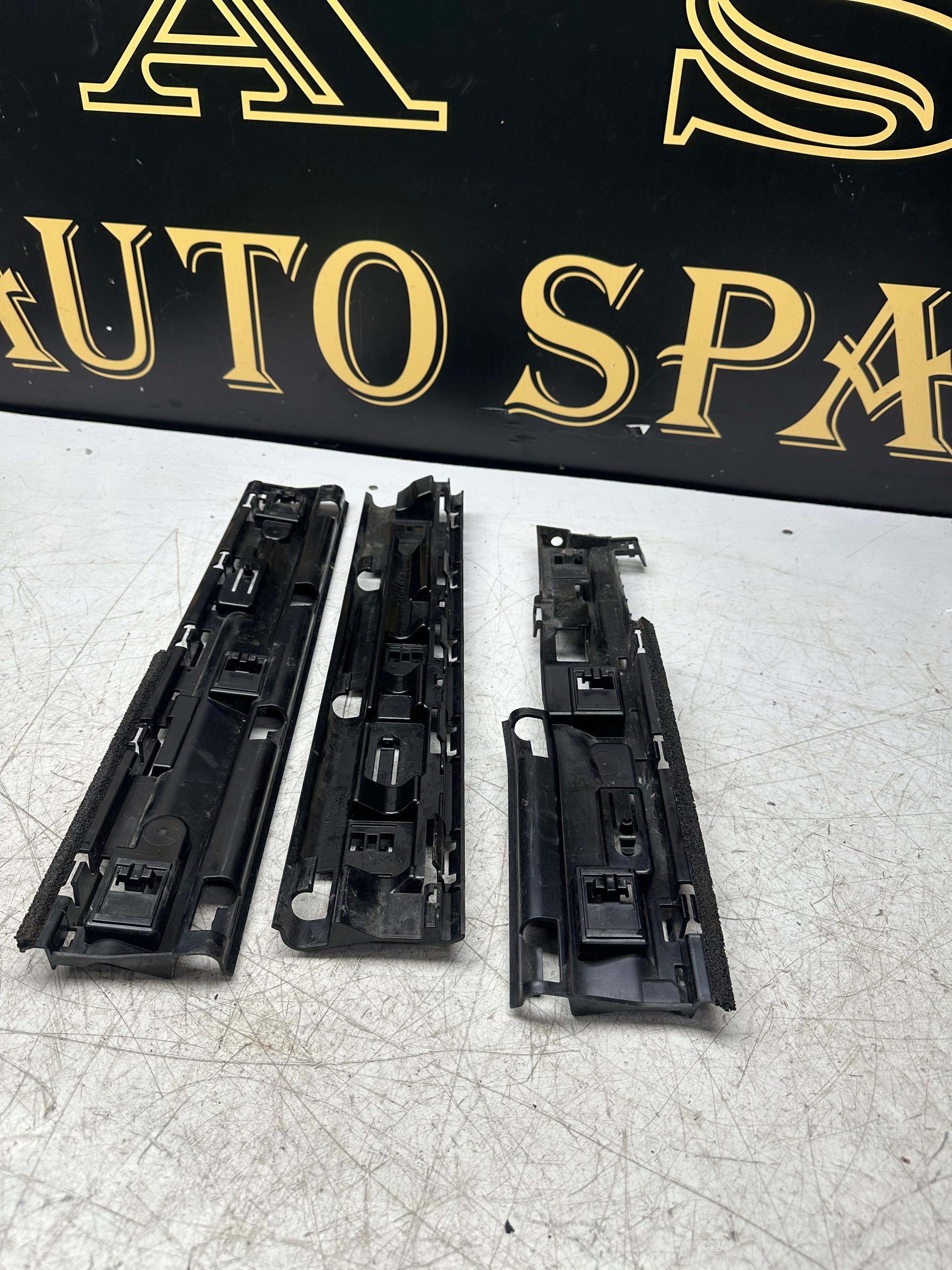 BMW X1 F48 Side Skirt Bracket Set – Left Side (7332333 / 7332331 / 7332329)