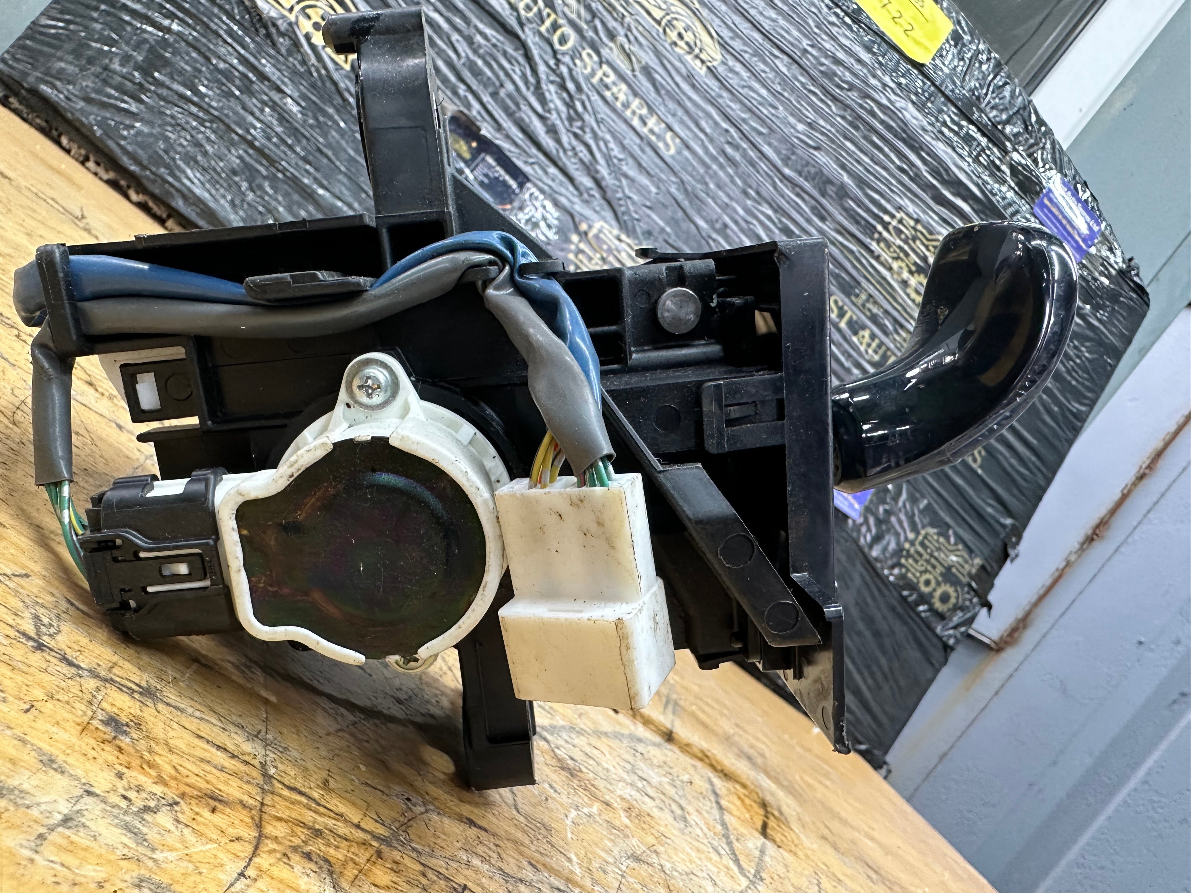 Toyota Auris 2012–2018 Automatic Gear Selector (75C182-RHD)