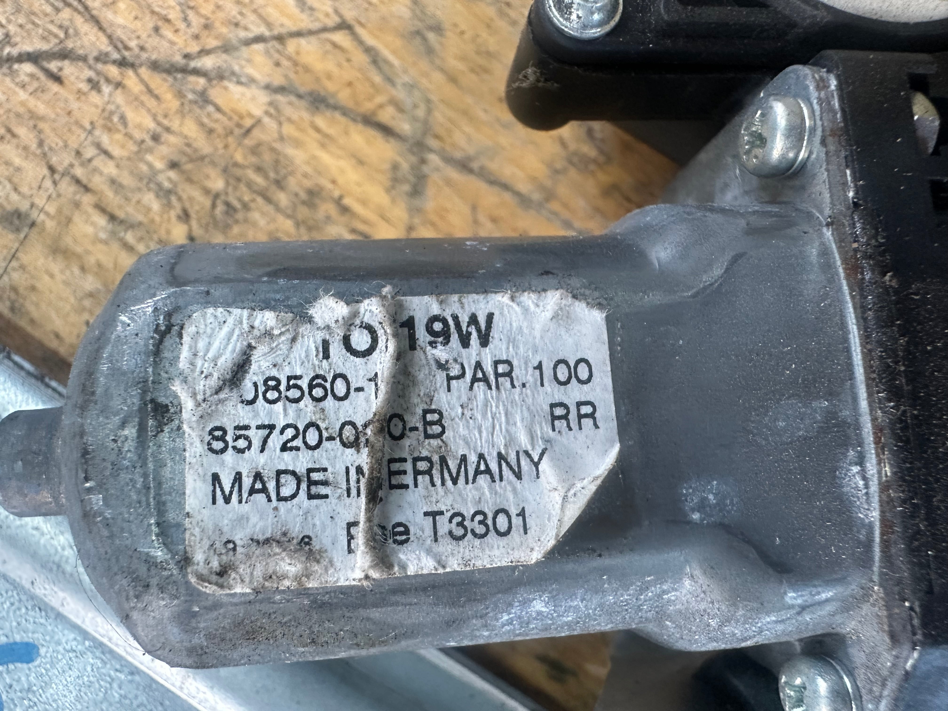 Toyota Auris Right Driver Rear O/S/R Window Regulator (85702-02020)