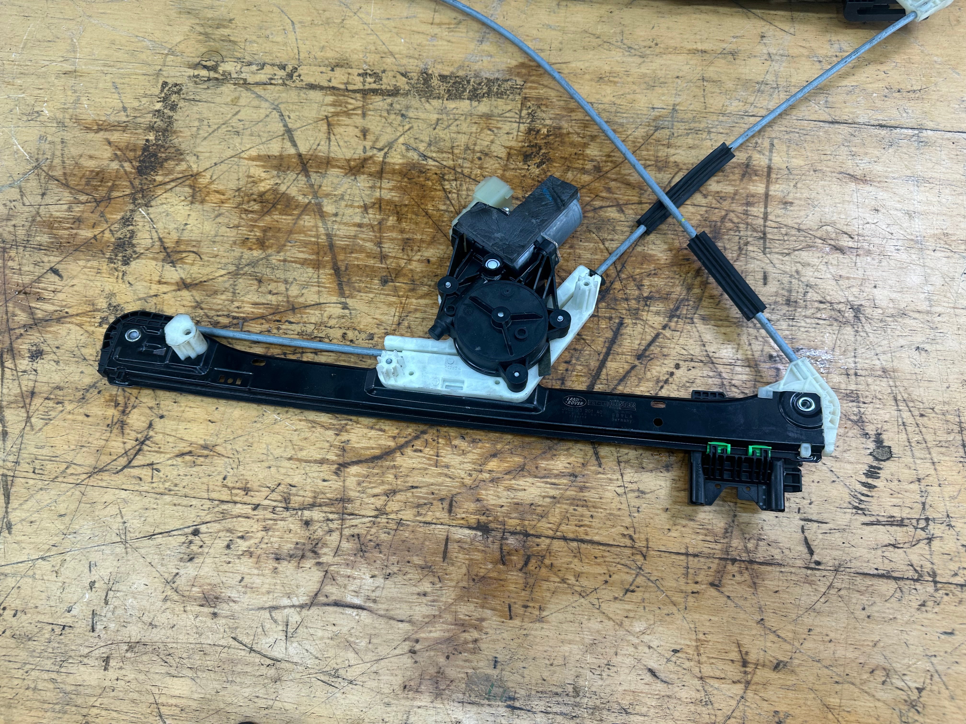 Land Rover F-Pace Front Left N/S/F Window Regulator (0130822792) (840368008)