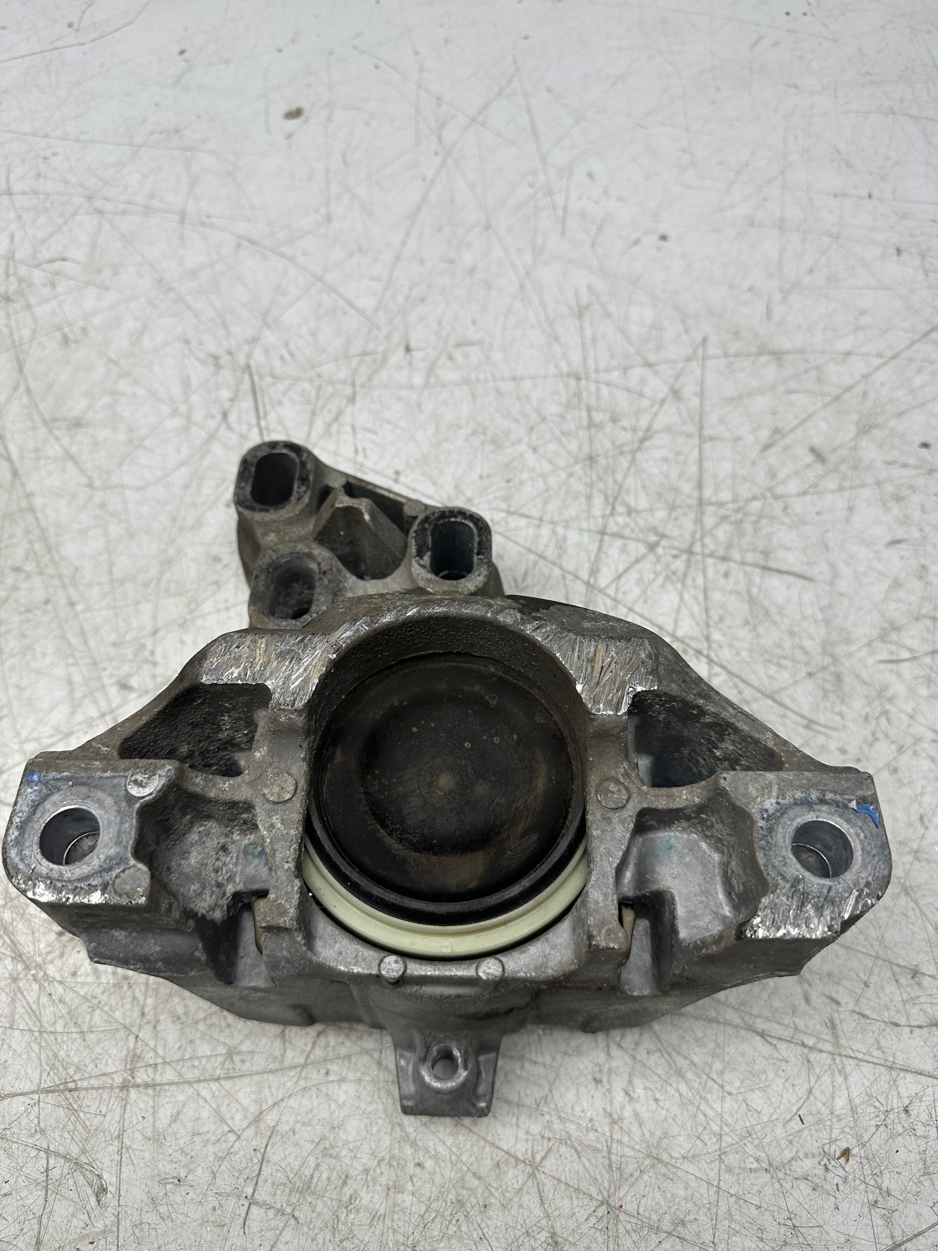 Mercedes-Benz CLA Front Left Engine Mount 26008326 –