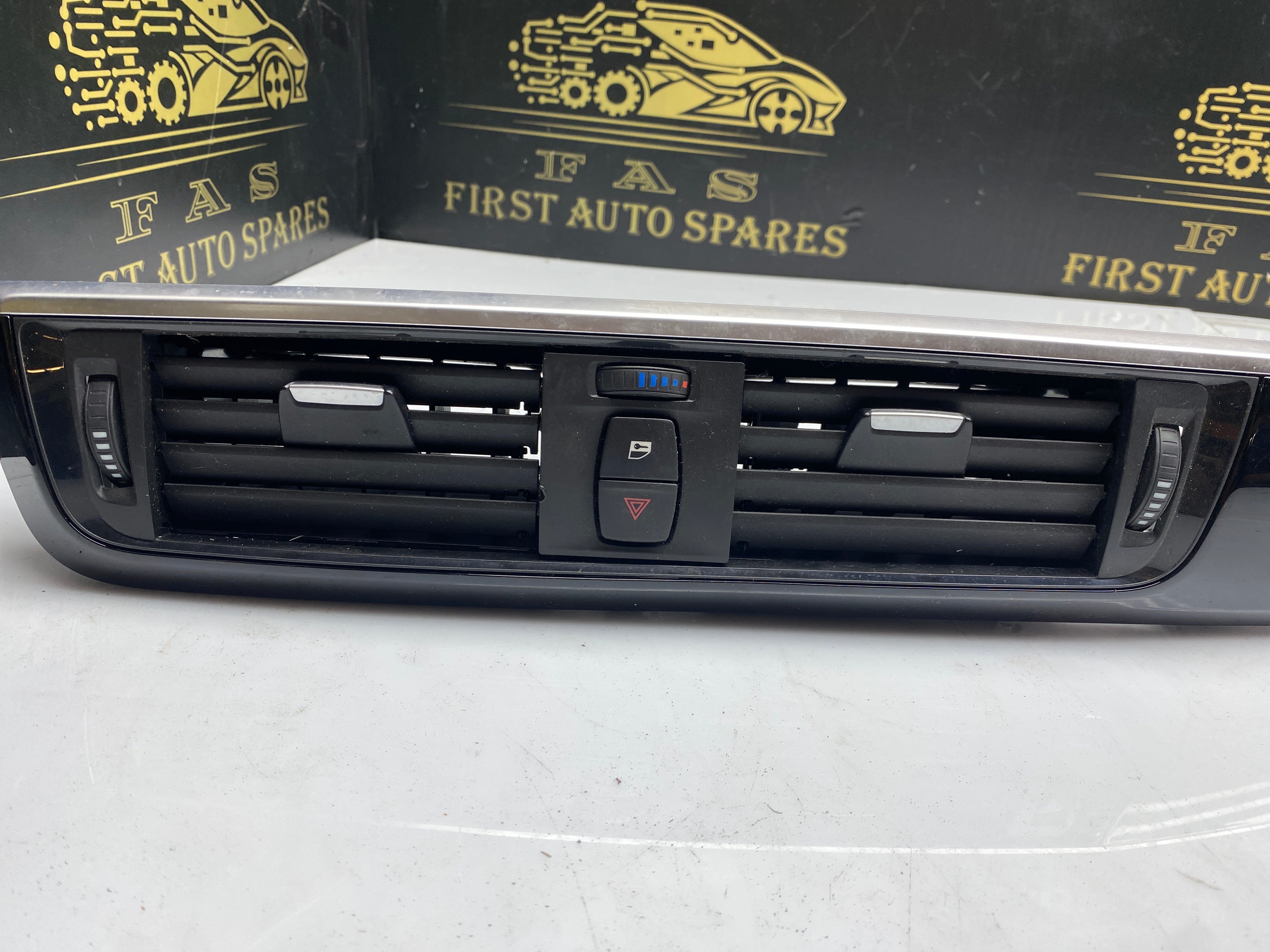BMW 3 Series F30 Dashboard Air Vent 2016 (9347436)