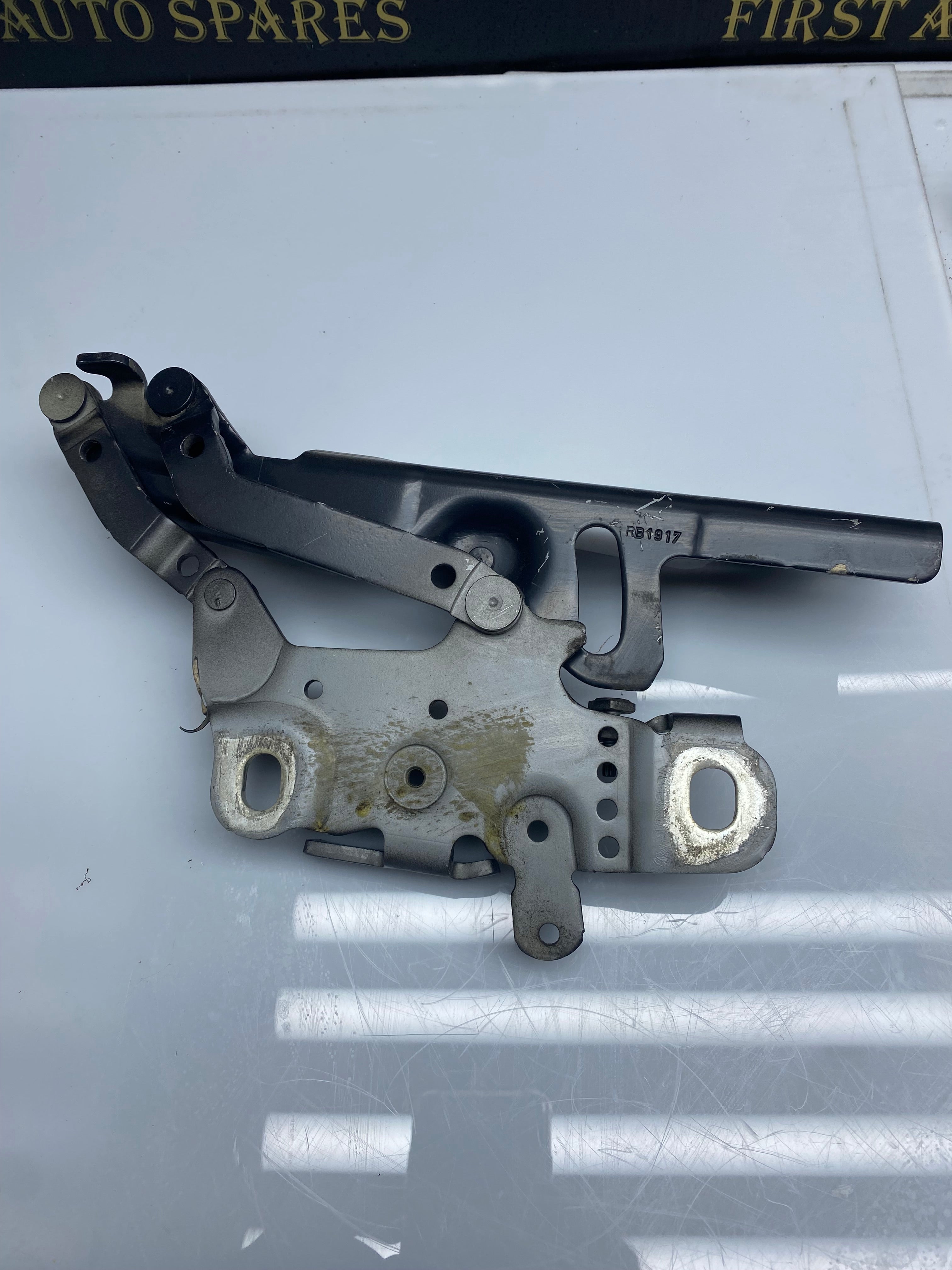 BMW 3 Series Front Right Side Bonnet Hood Hinge (13989610)