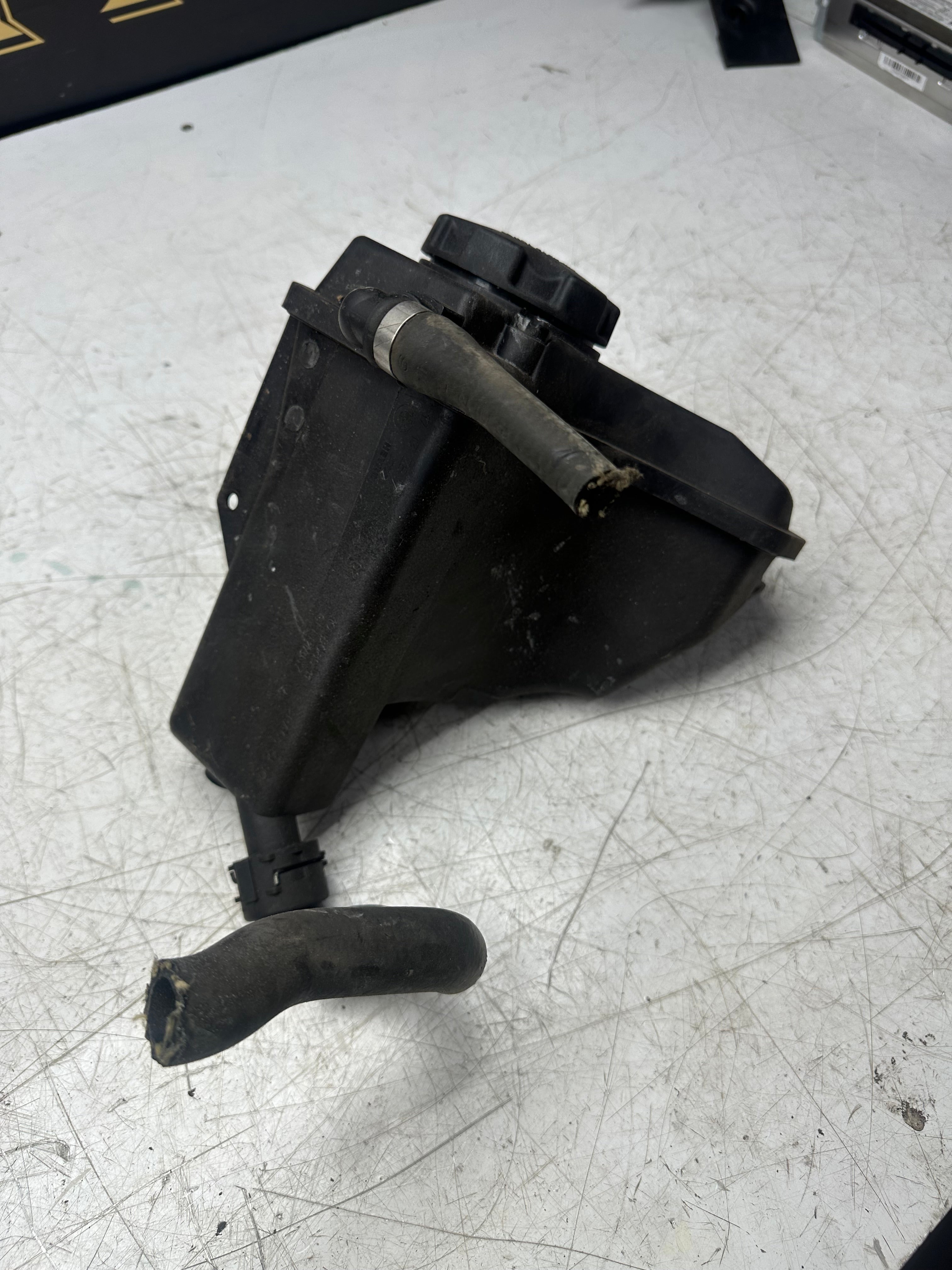 BMW 3 Series F30 Diesel Engine Coolant Expansion Tank (2011–2019)(781059202)