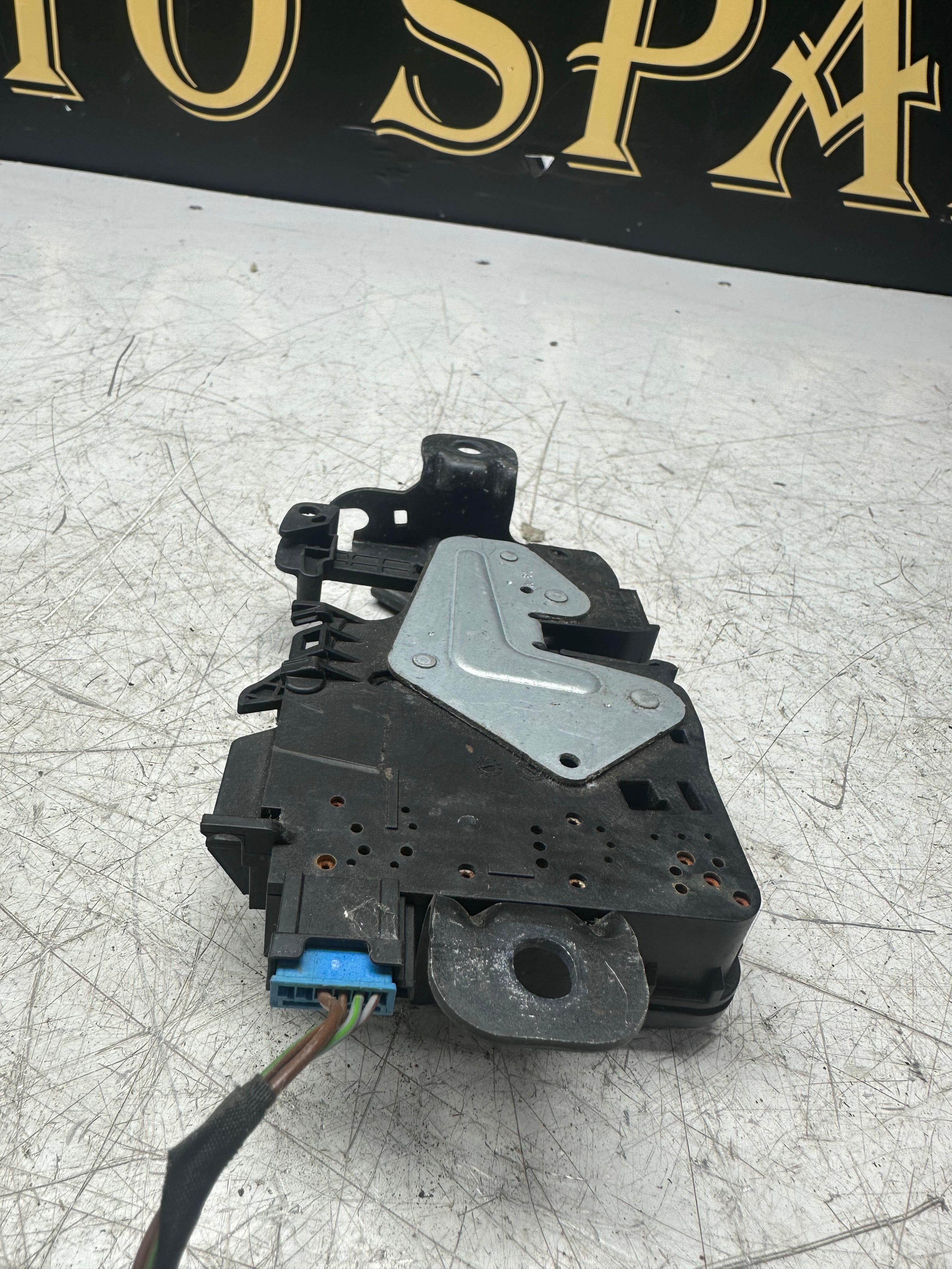 BMW 1 Series F40 Tailgate Boot Lock Mechanism 738328218