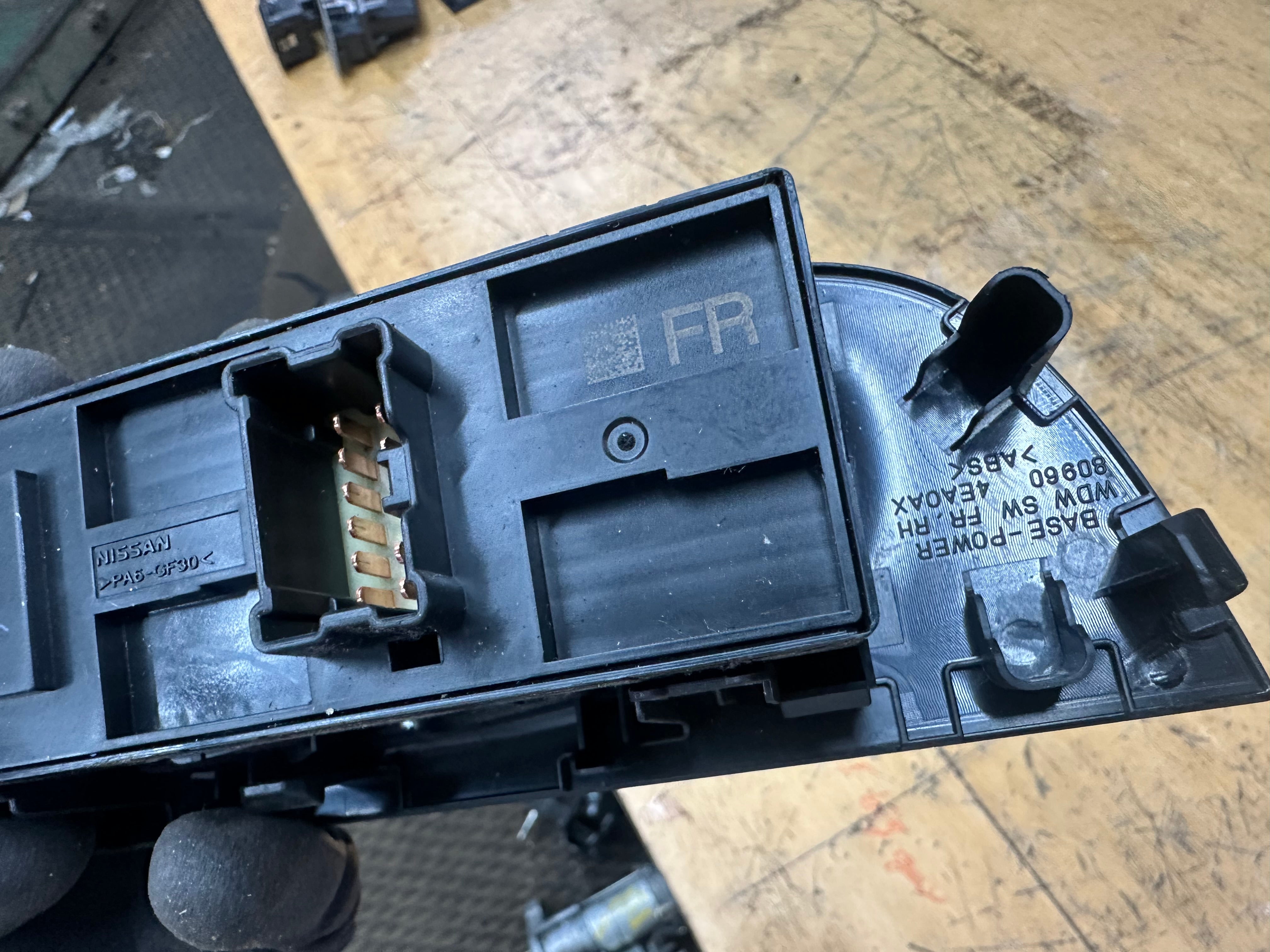 Nissan Qashqai 2015 Front Right O/S/F Door Window Switch Button (80960 4EA0AX)