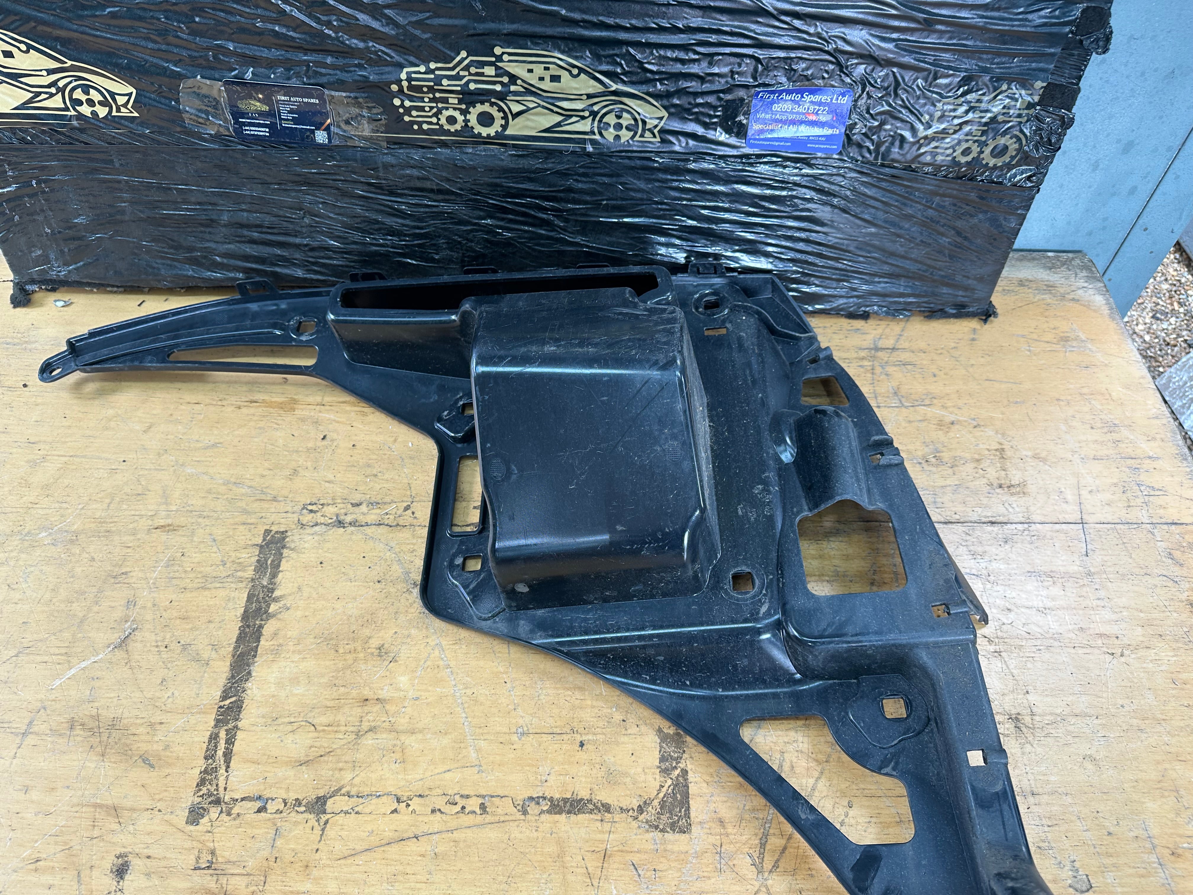 BMW i3 2021 Panel Bracket Rear Left Support Panel Mounting (7296753)