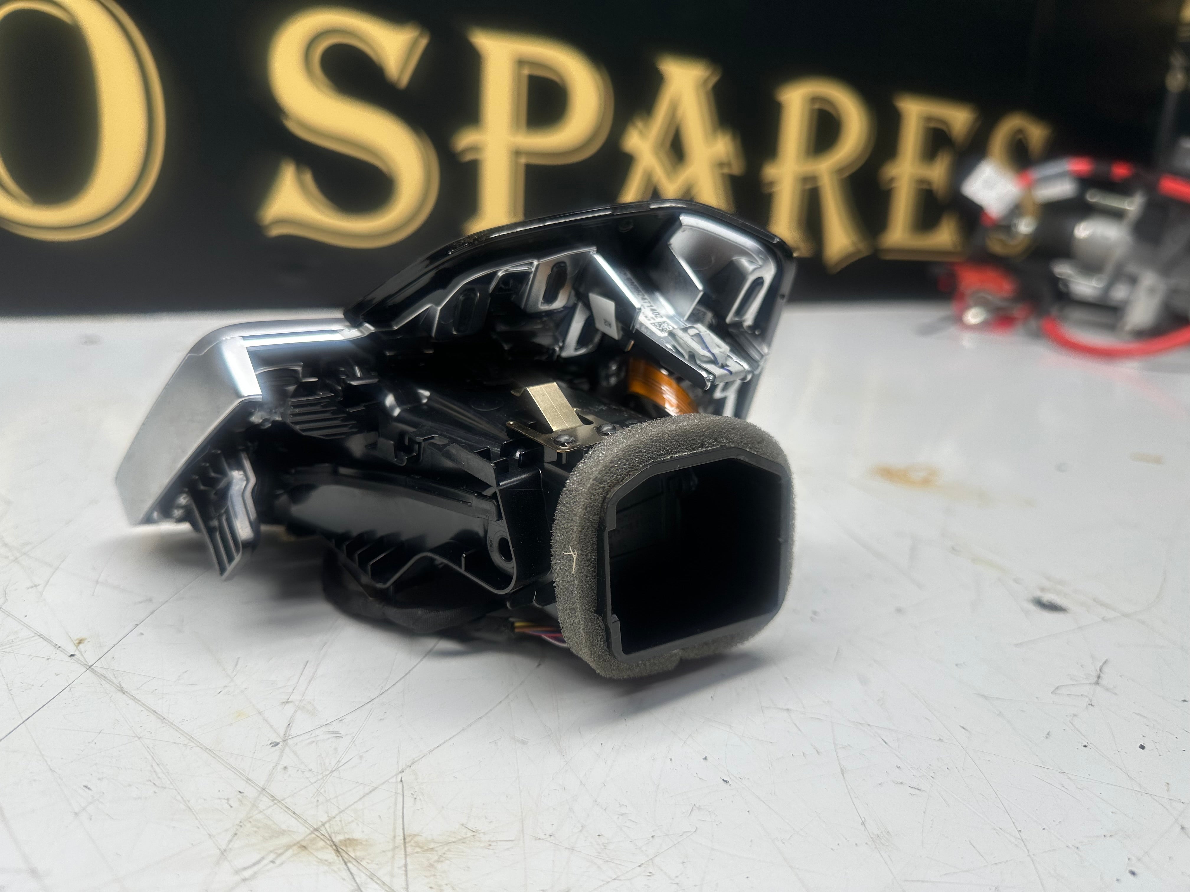 BMW 3 & 4 Series G20 G80 Dashboard Air Vent Grille Right (6848619) (9N962471402)