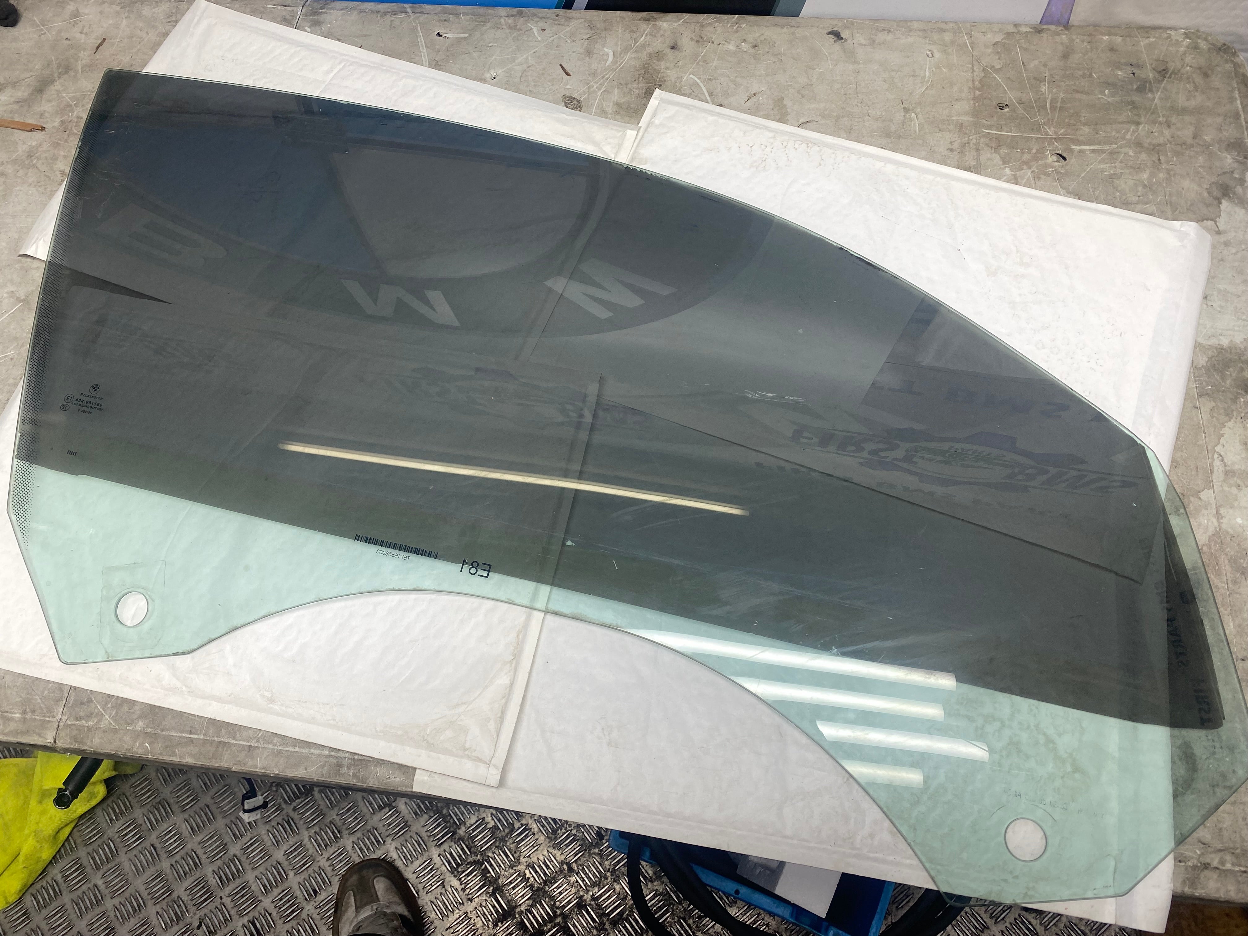 BMW E81 Front Driver Side Window Glass – 2006–2011 (51337165579)