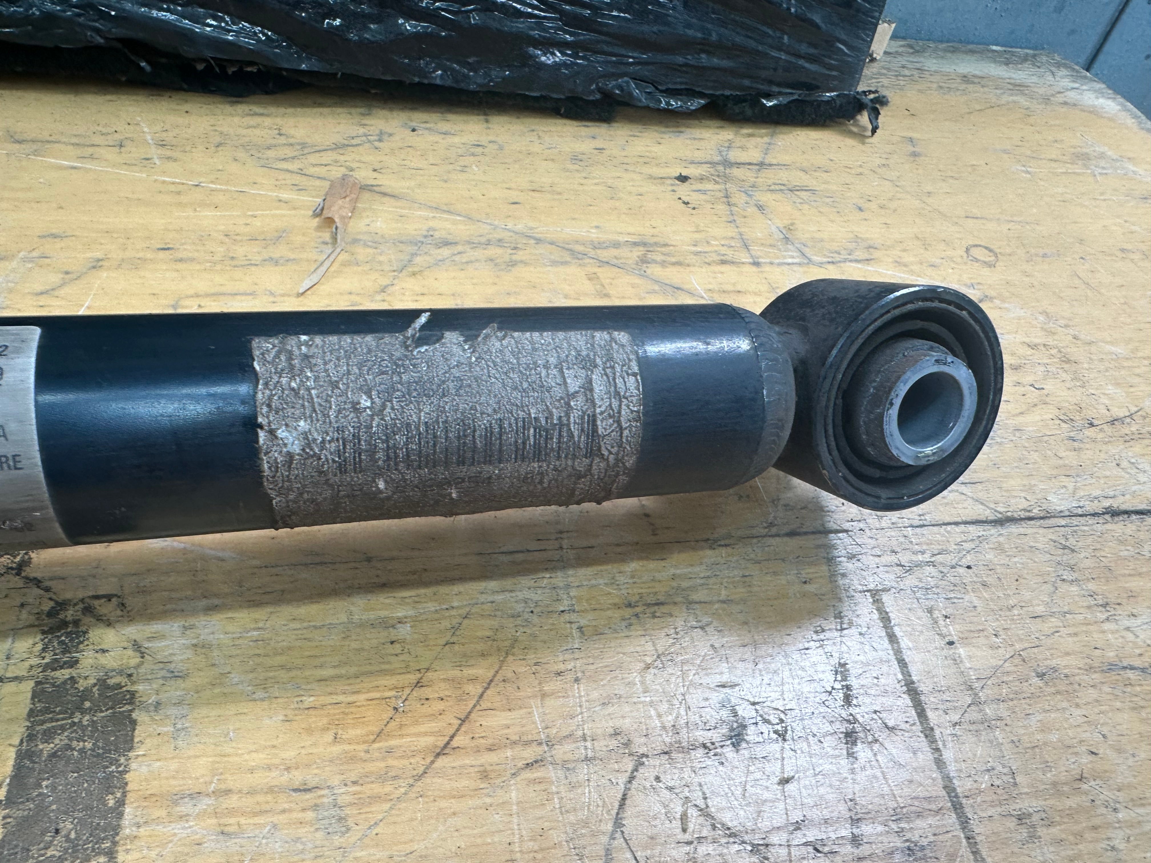 BMW 5 Series G30 Rear O/S N/S Left / Right Suspension Shock Absorber (6866617 02)