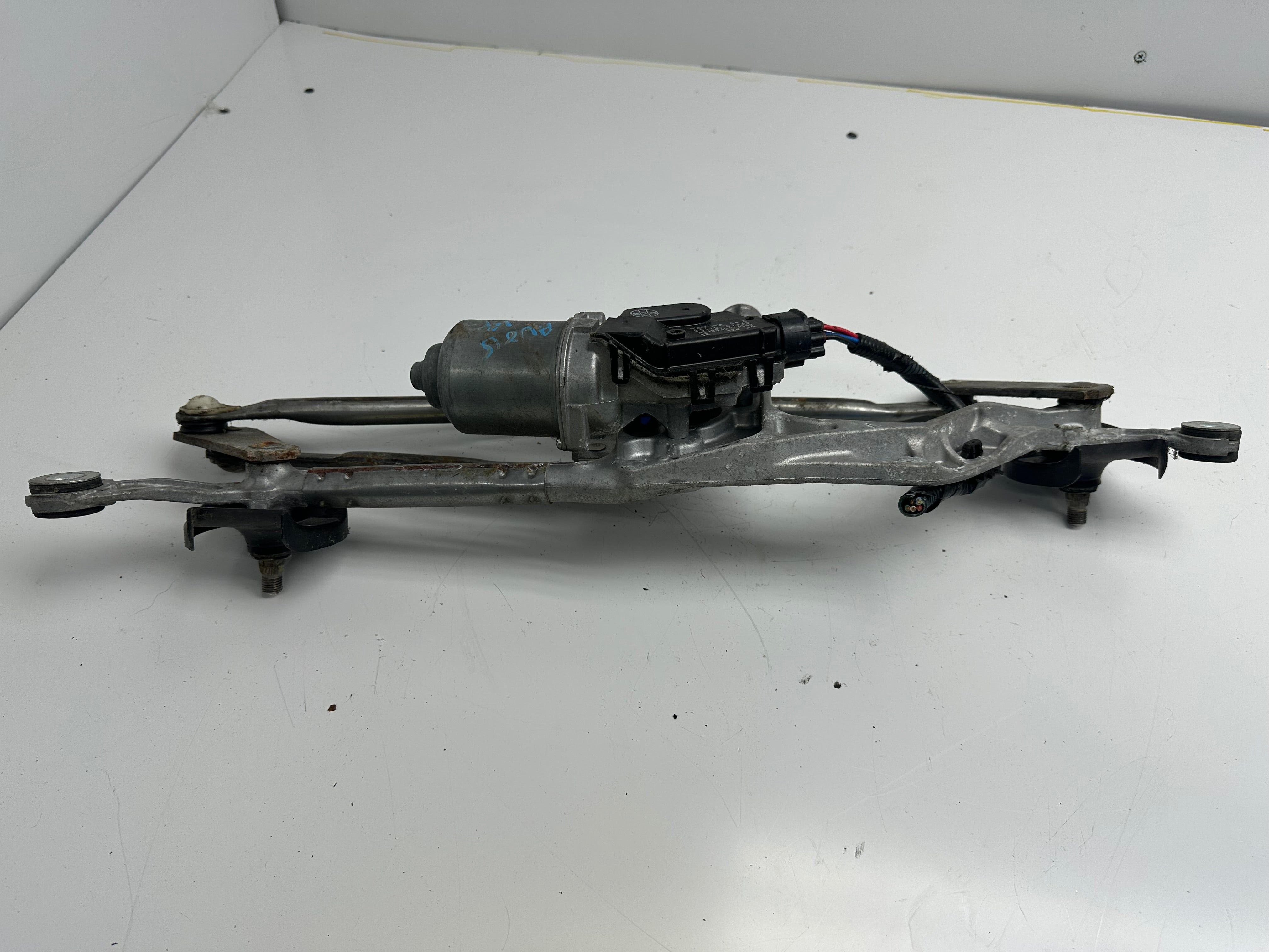 Toyota Auris 2012-2018 Front Wiper Motor & Linkage (85110-02330)