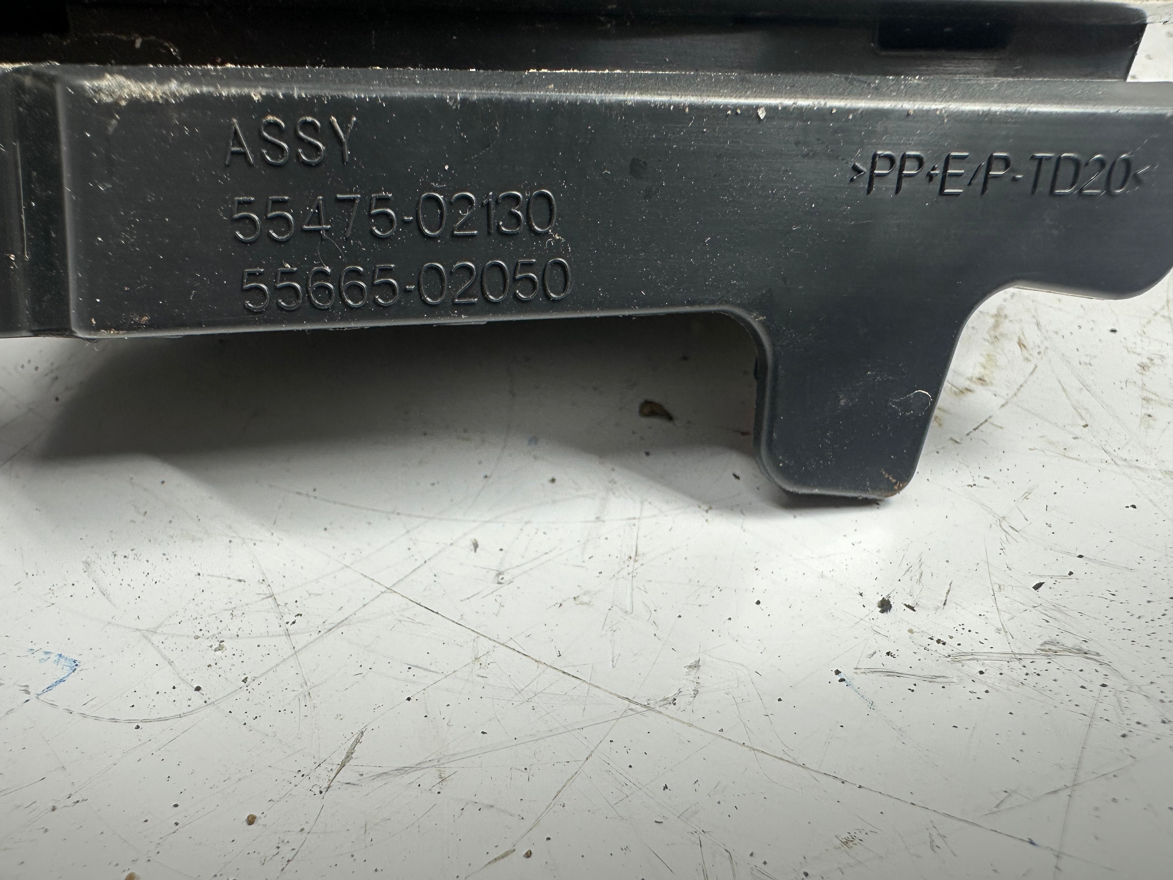 Toyota Corolla Right Dashboard Air Vent (55660-02510) (55660-02520)