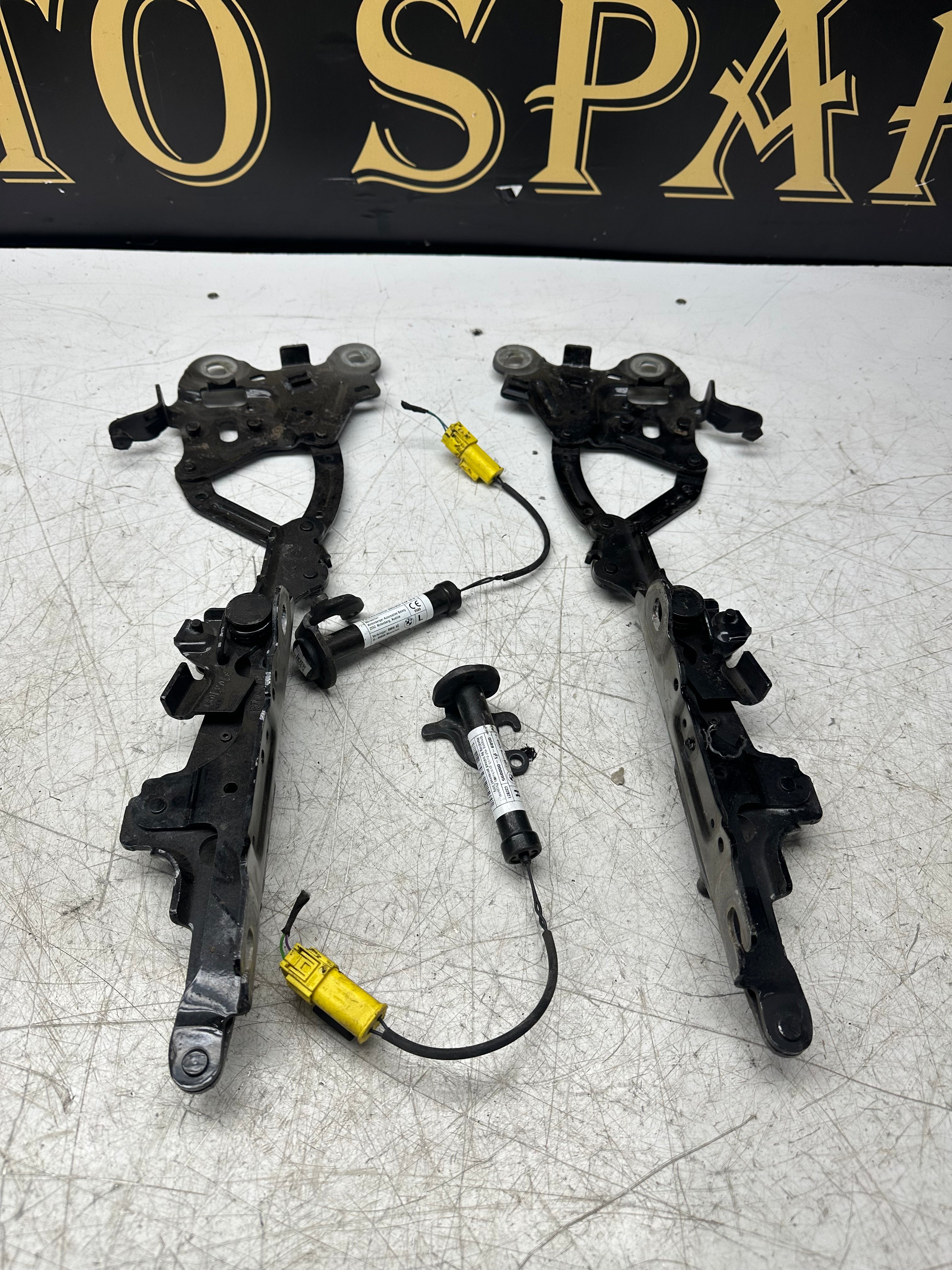 BMW X1 F48 Bonnet Hinge Passenger Side 7329441 – 2015–2022