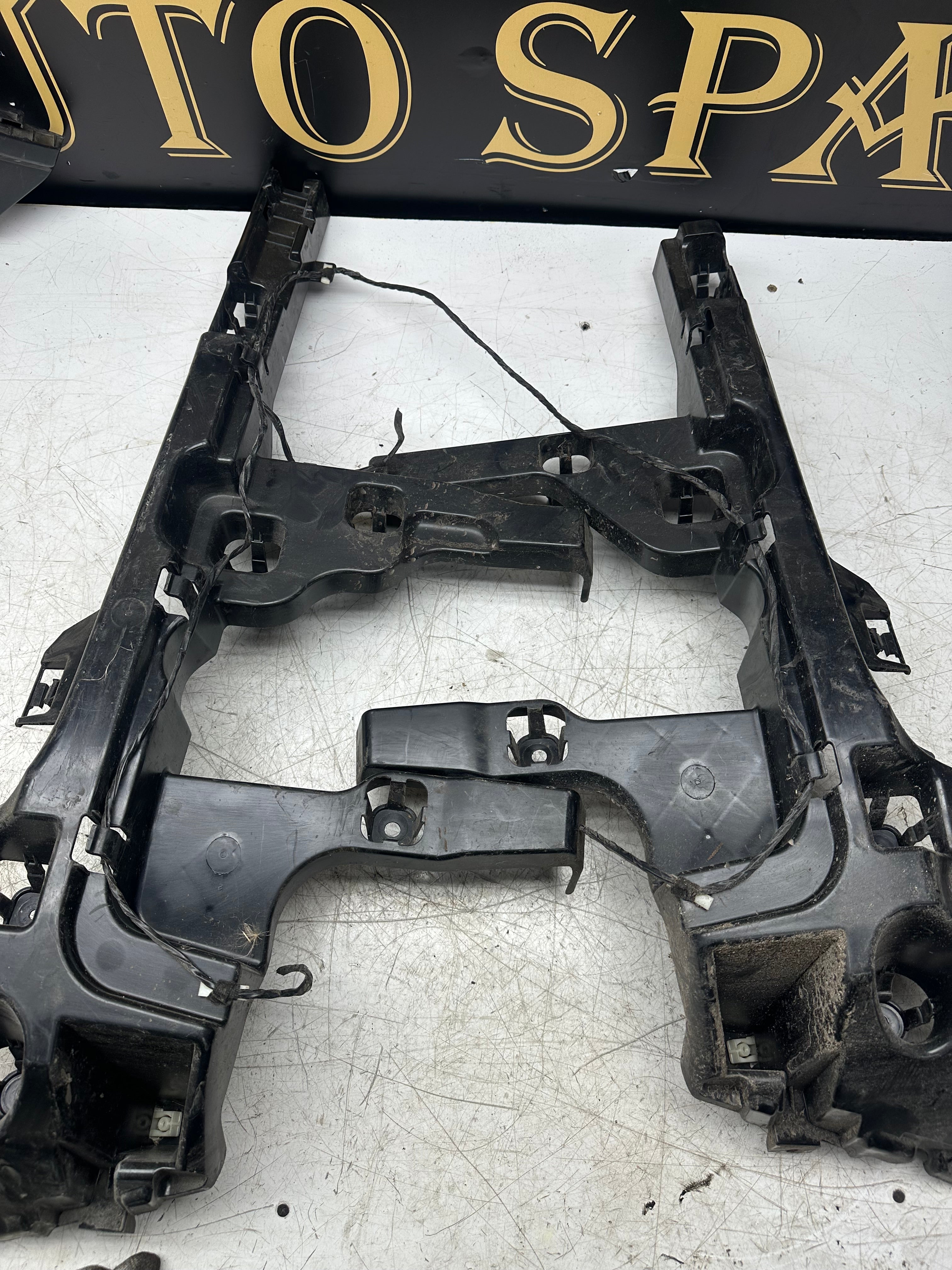 Mini One / Cooper F56 F55 Rear Bumper Mounting Bracket (7318756)