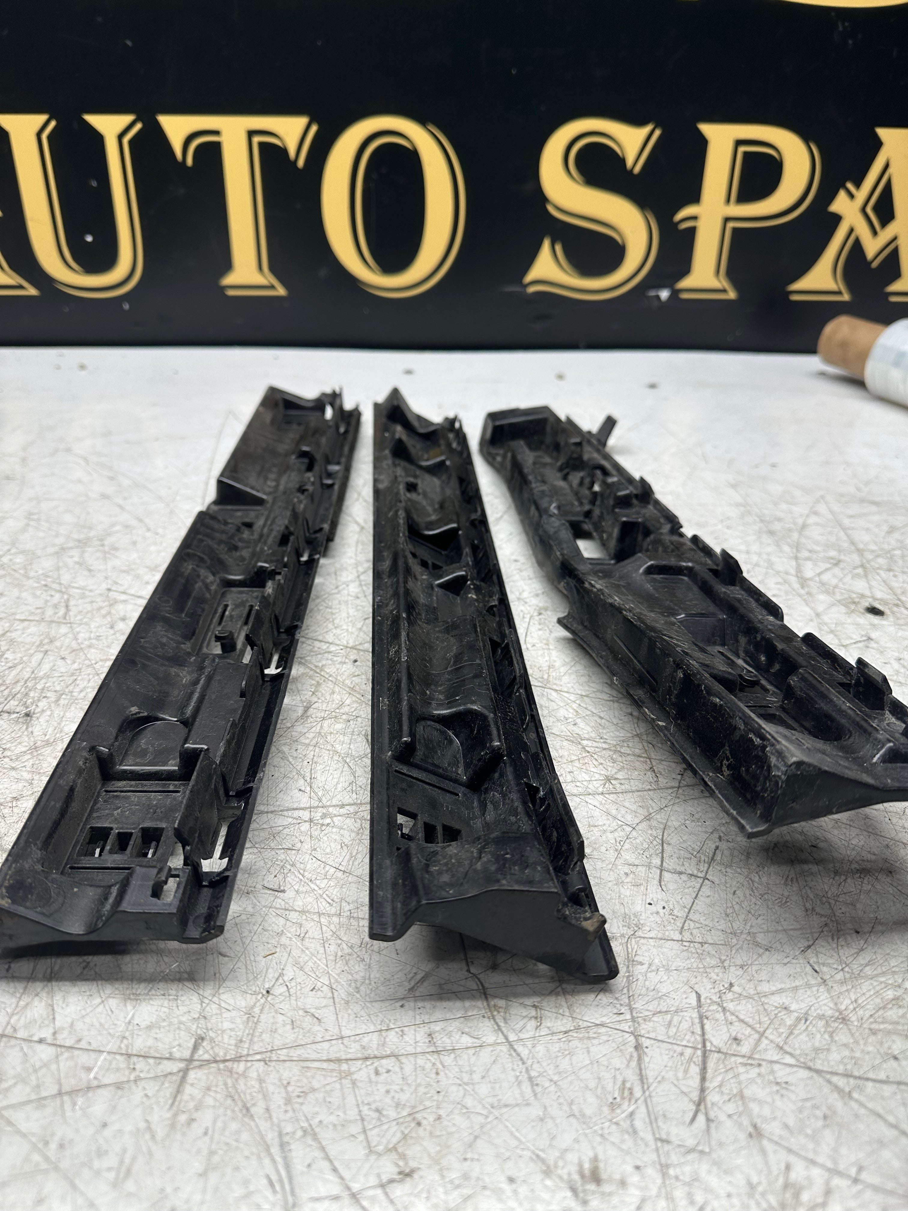 BMW X1 F48 Side Skirt Bracket Set – Right Side (7332339 / 7332334 / 7332332)