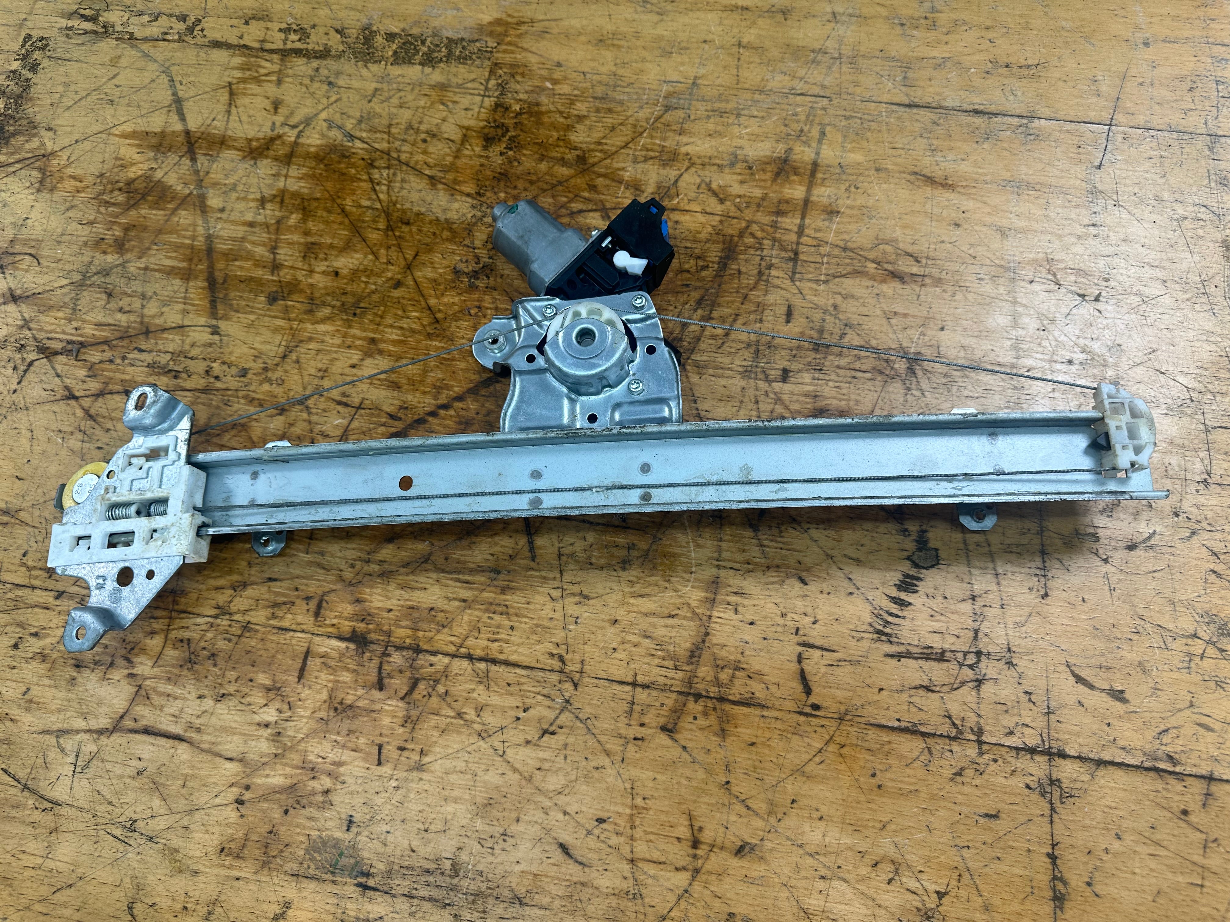 Nissan Leaf 2021 Front Right O/S/F Window Regulator (80731 3NA18)