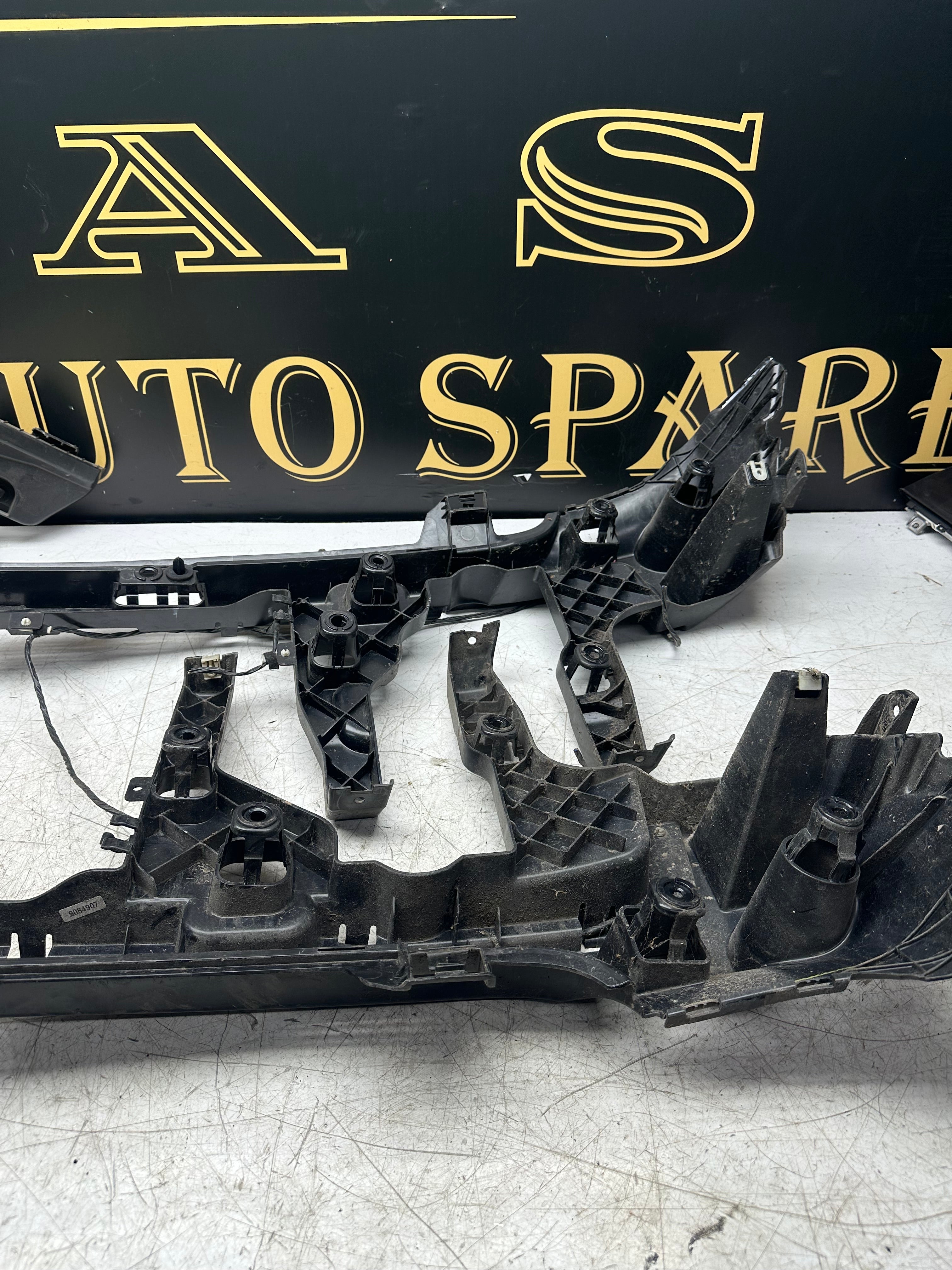 Mini One / Cooper F56 F55 Rear Bumper Mounting Bracket (7318756)