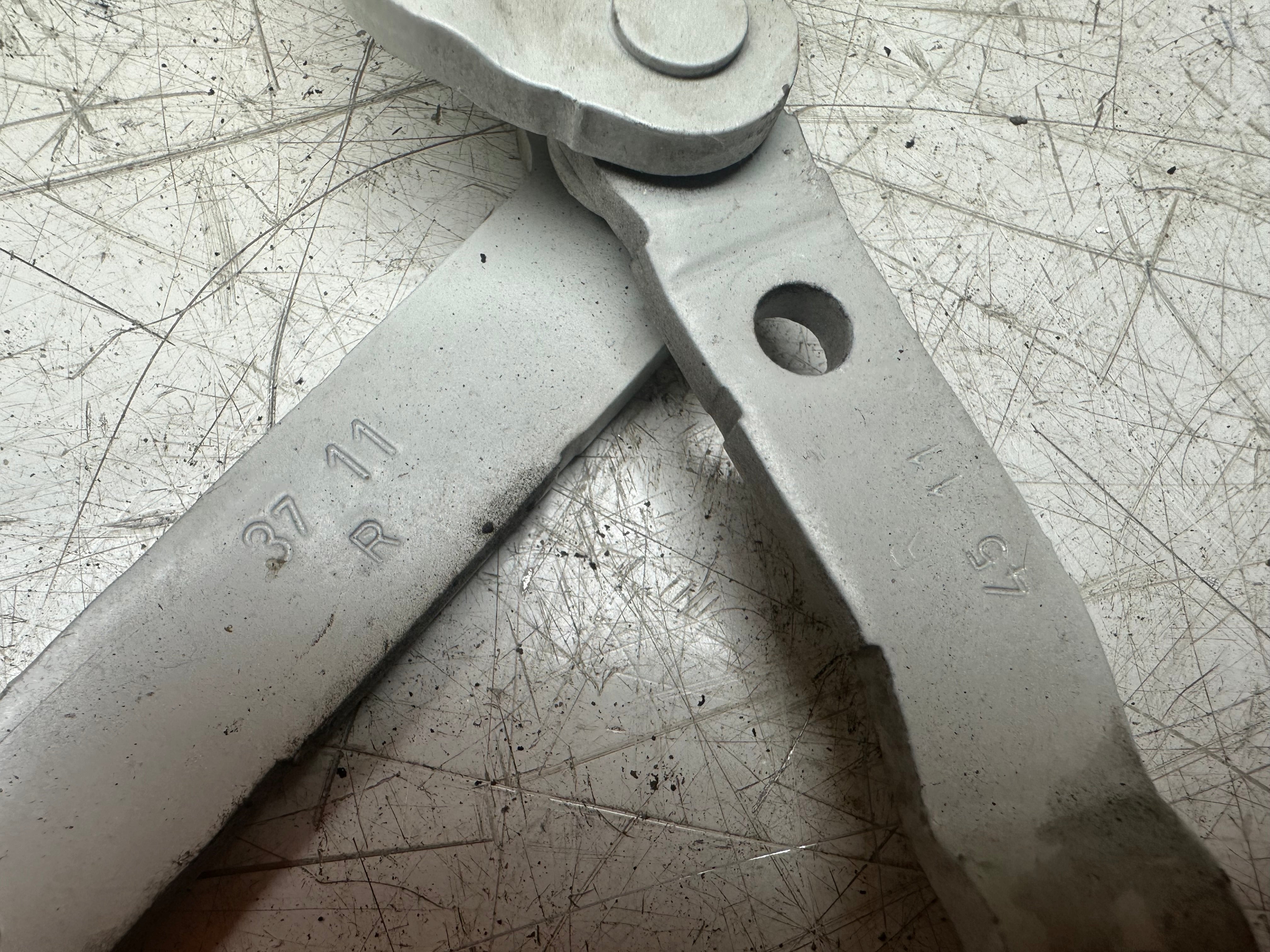 BMW 1 / 3 Series F20 F30 Pair Bonnet Hinges R&L (7239415) (7239416)