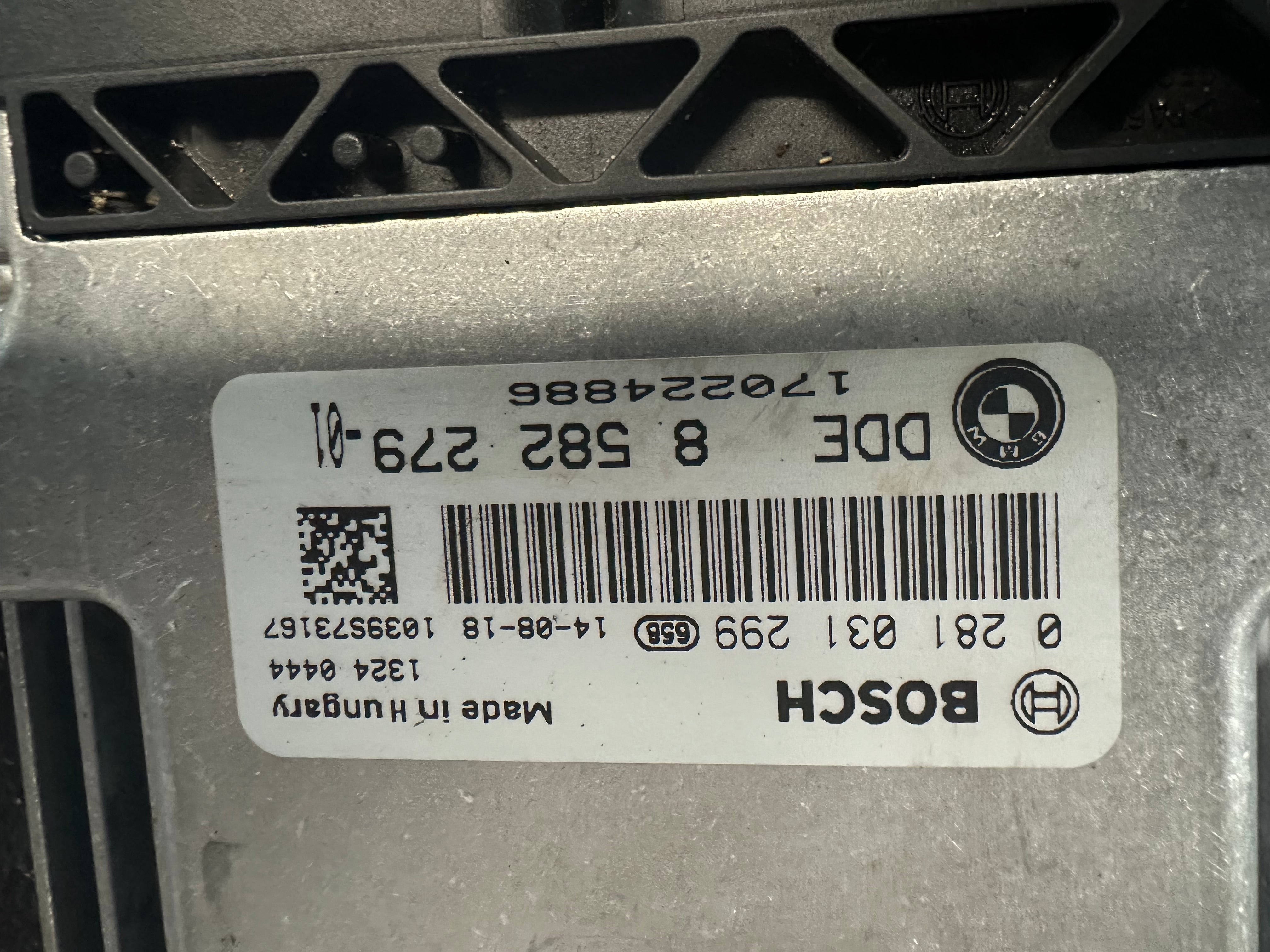 BMW Engine Control Unit (ECU) (DDE 8582279-01)