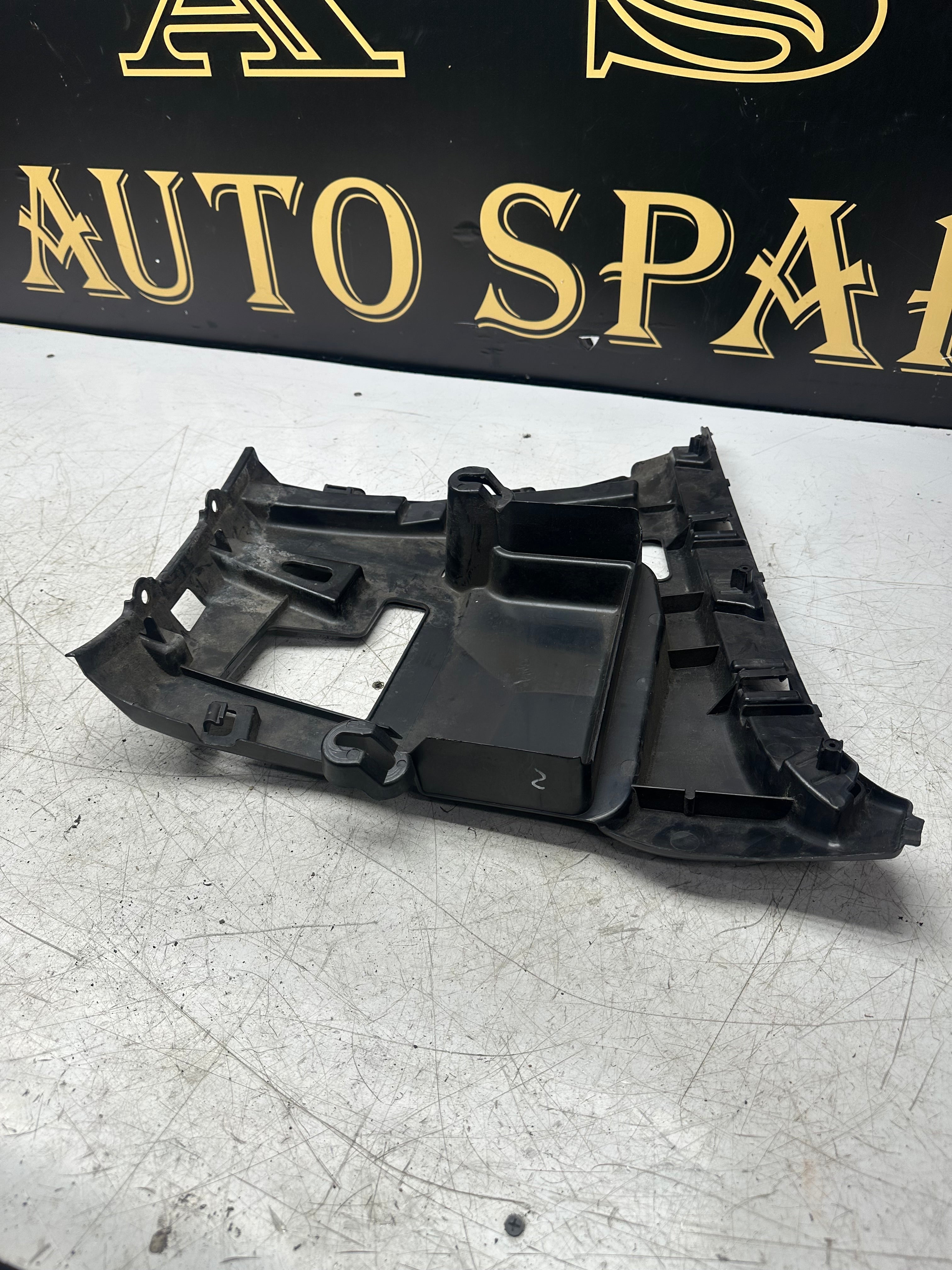 BMW 3 Series F30 Rear Right Bumper Bracket / Guide (2011–2019)(7256924)