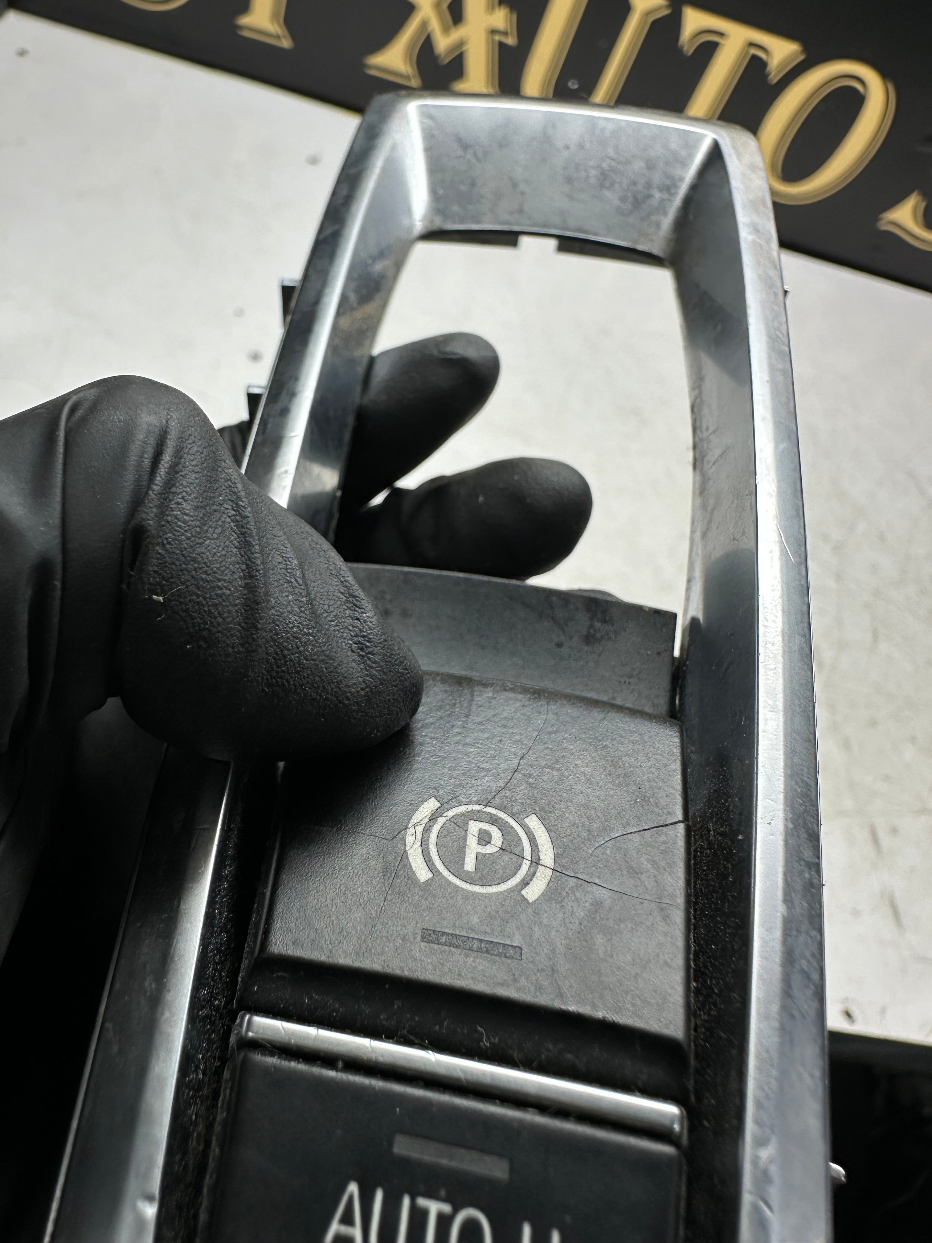 BMW X5 F15 2014 Hand Parking Brake Switch (9355232-01) (105075070R)