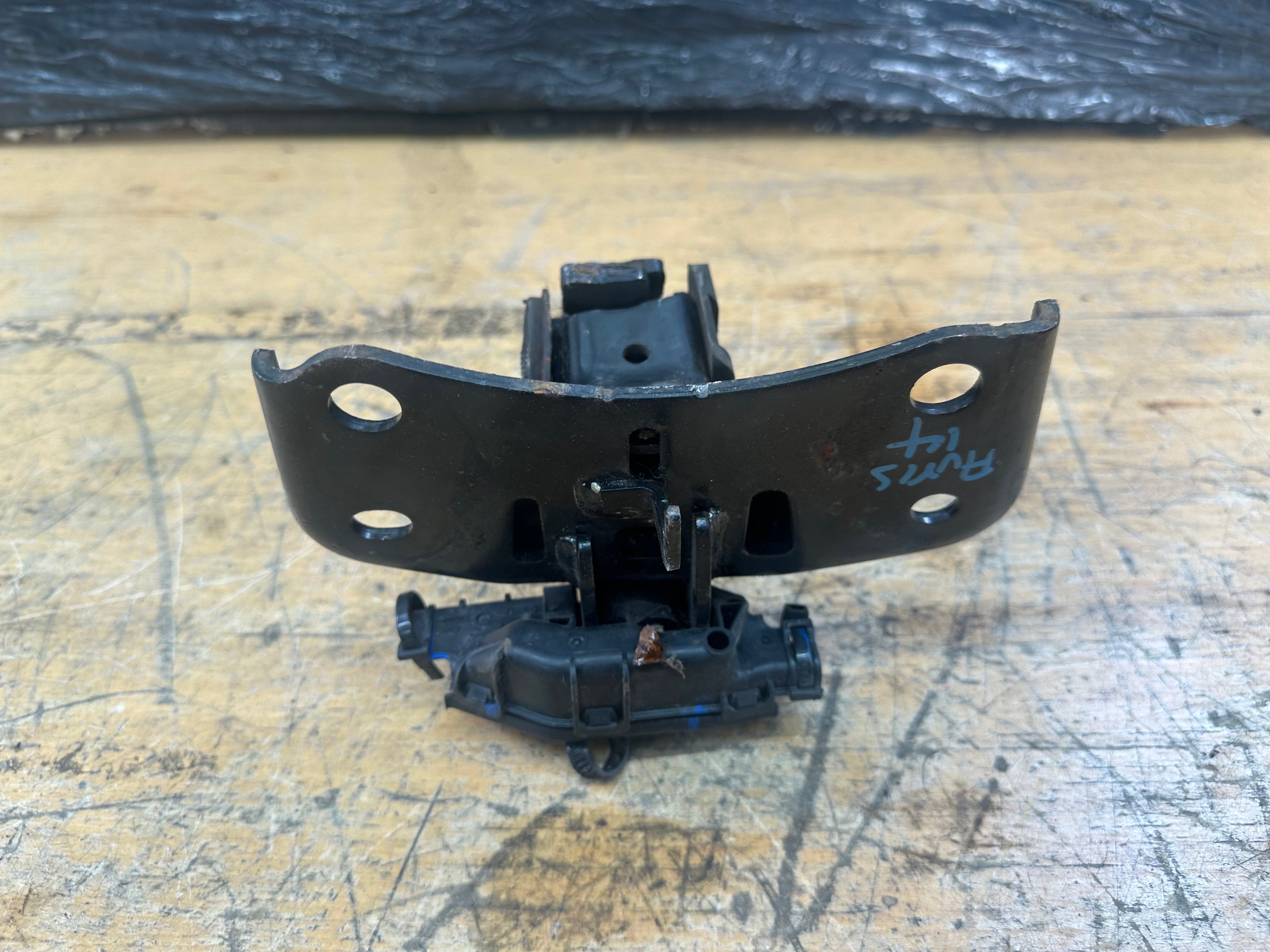 Toyota Auris 2014 Engine Mounting Left Front Hybrid Engine Mount