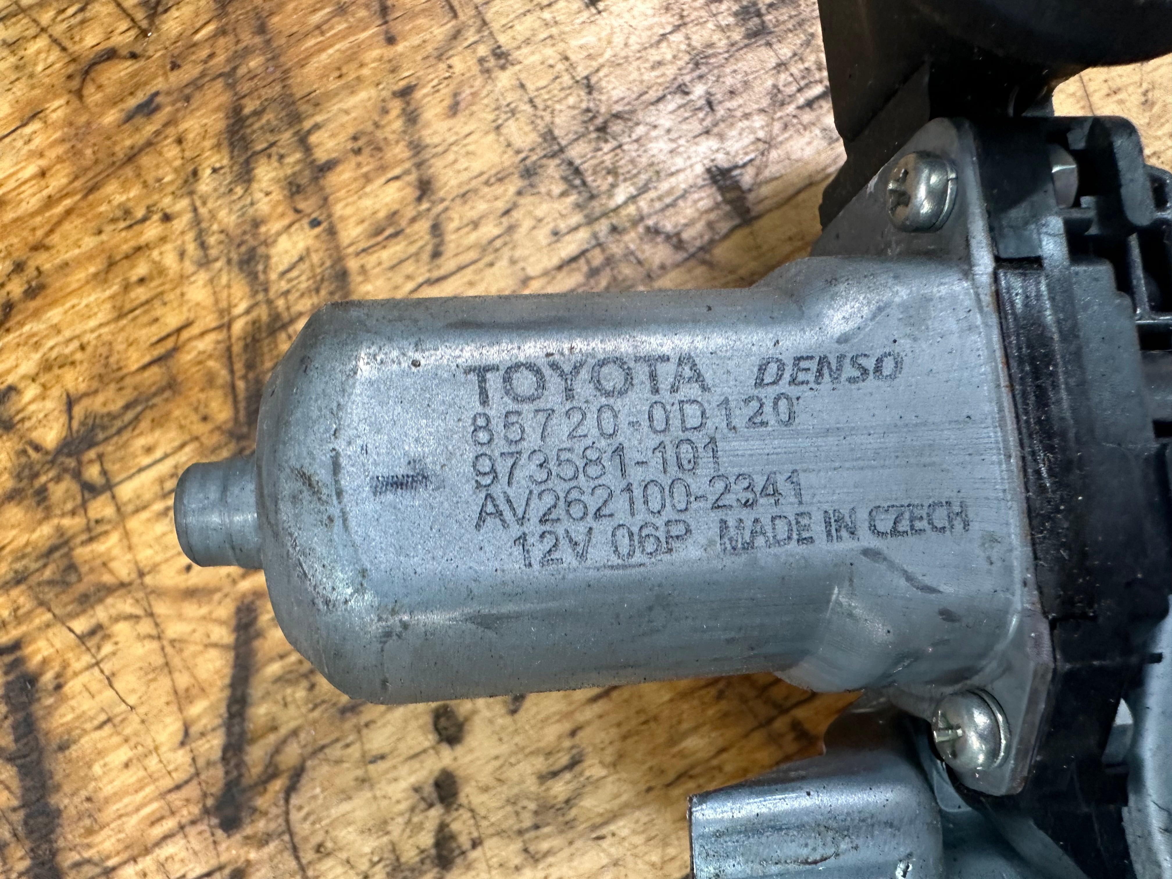 Toyota Auris Rear Right O/S/R Window Regulator (85720-0D120)