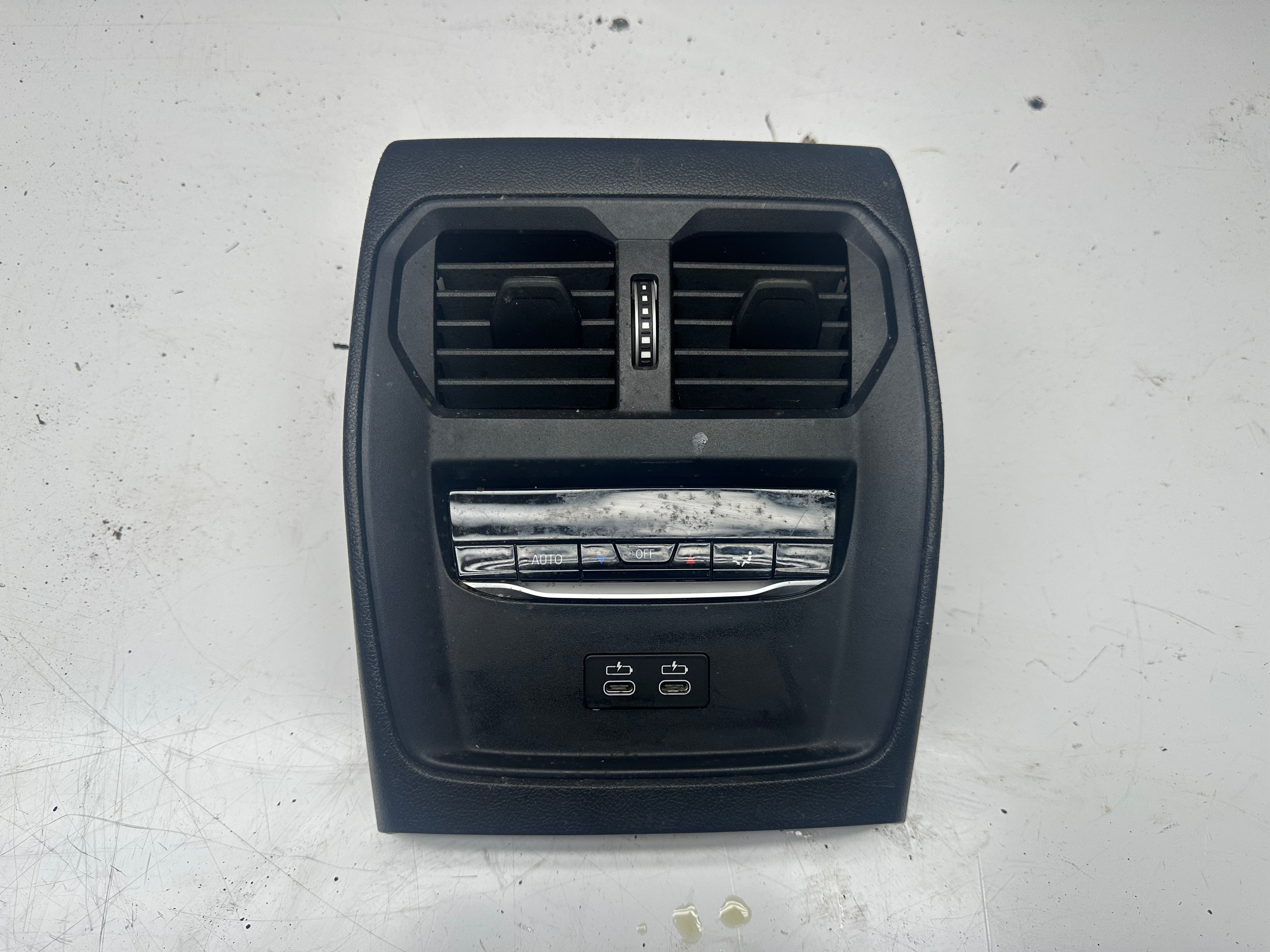 BMW i4 G26 eDrive40 Center Console Air Vent (5A3BBF4-02) (5A3B8E1) (5A84160) (6806816) (106060074C) (5116 7943079) (12784312)