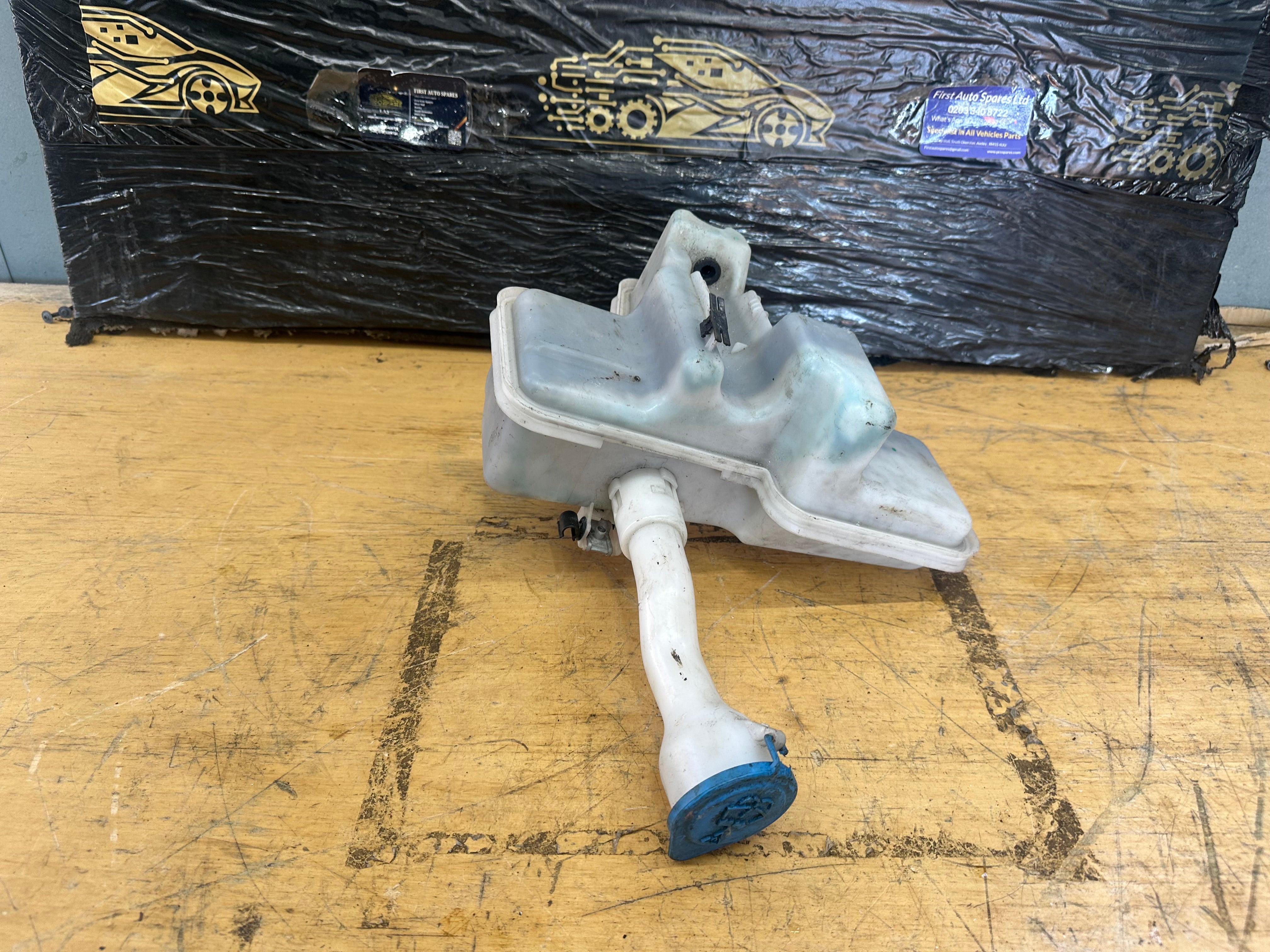 BMW i3s 2019 Windscreen Washer Bottle (105435-12) (105435)