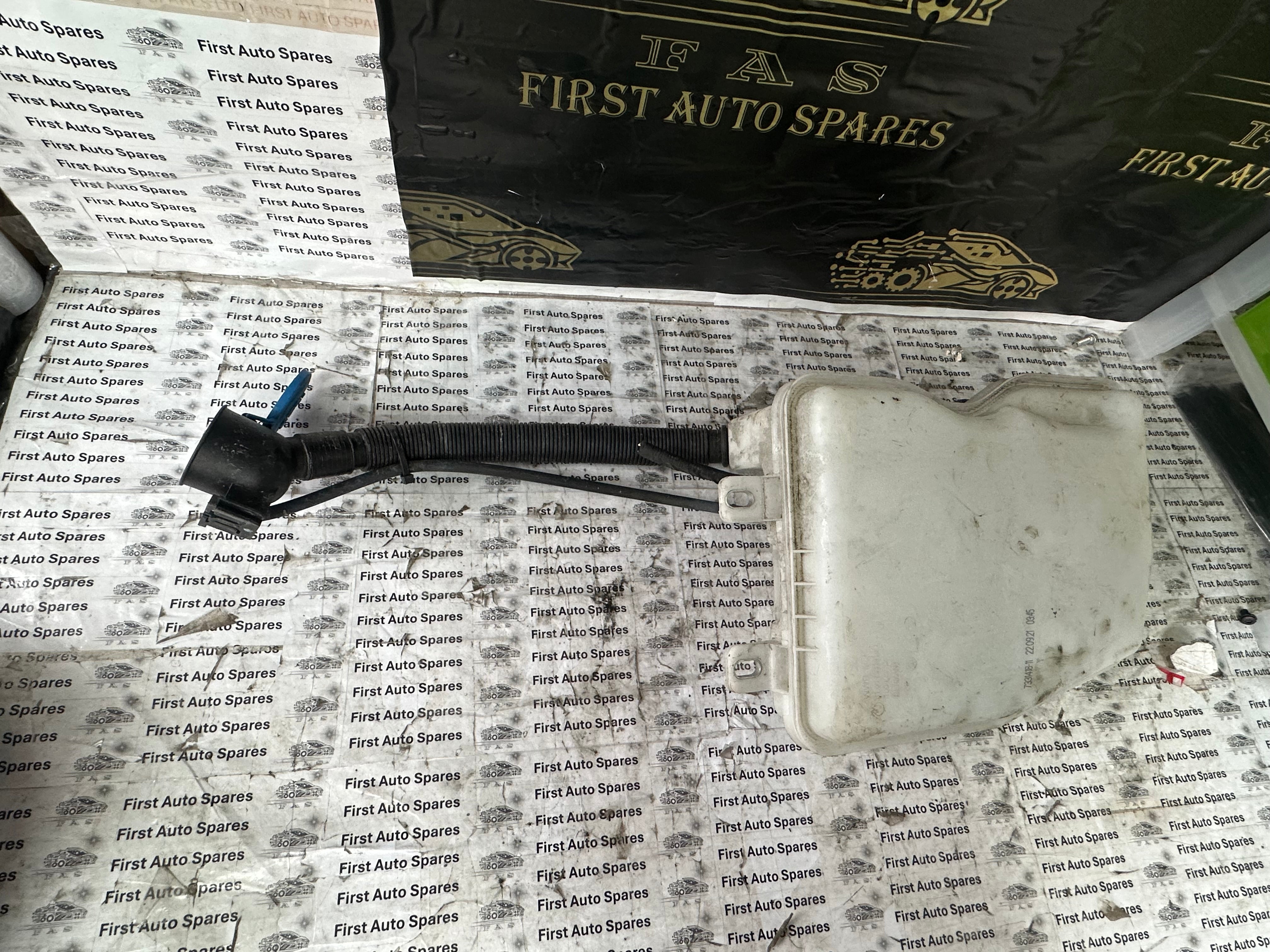 BMW X1 X2 Series F48 F39 Windscreen Washer Bottle Tank (7331418) (7331418-11)
