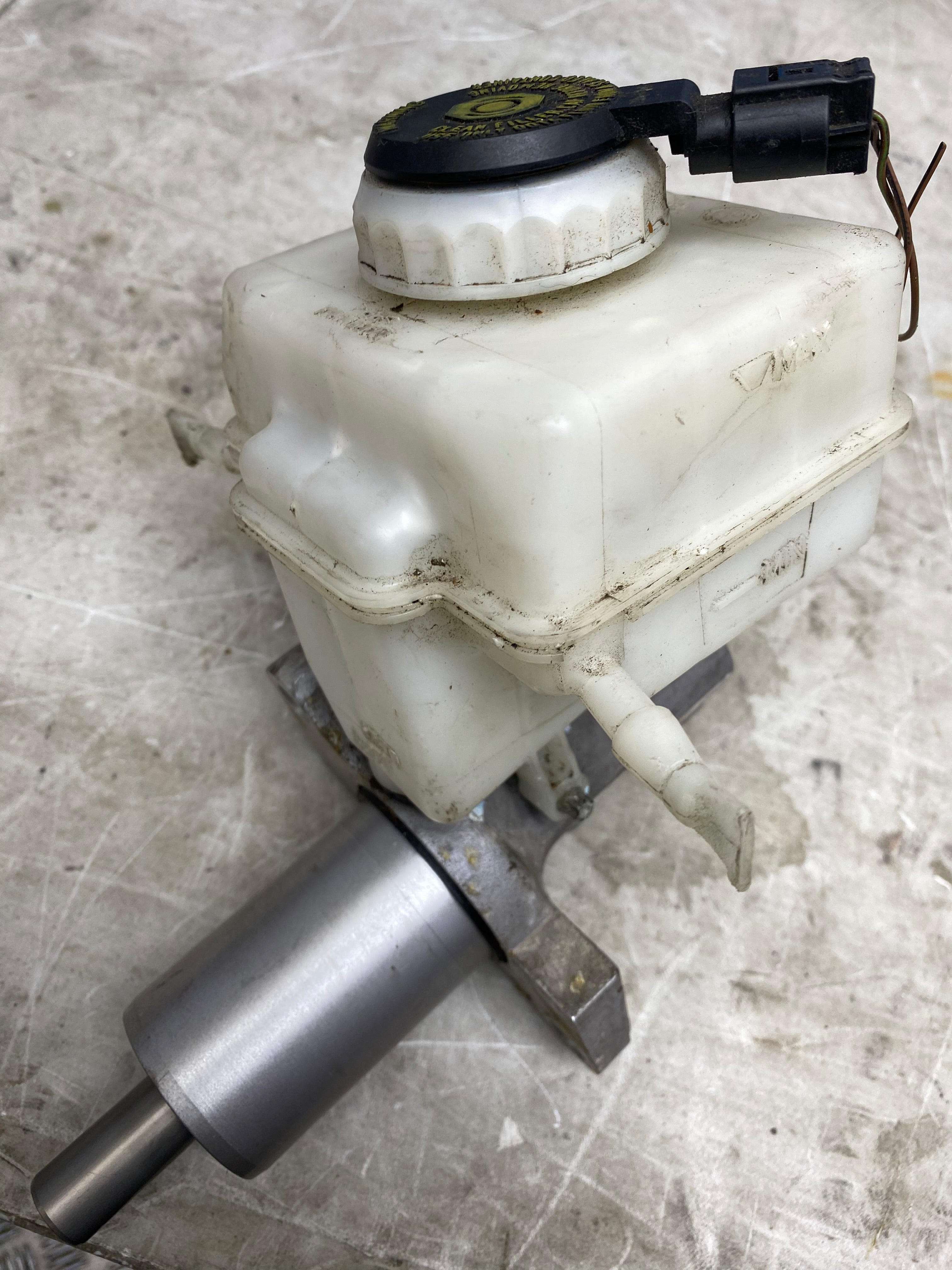 BMW X5 E70 Brake Master Cylinder & Reservoir 2009 (32665504) (34336771718)
