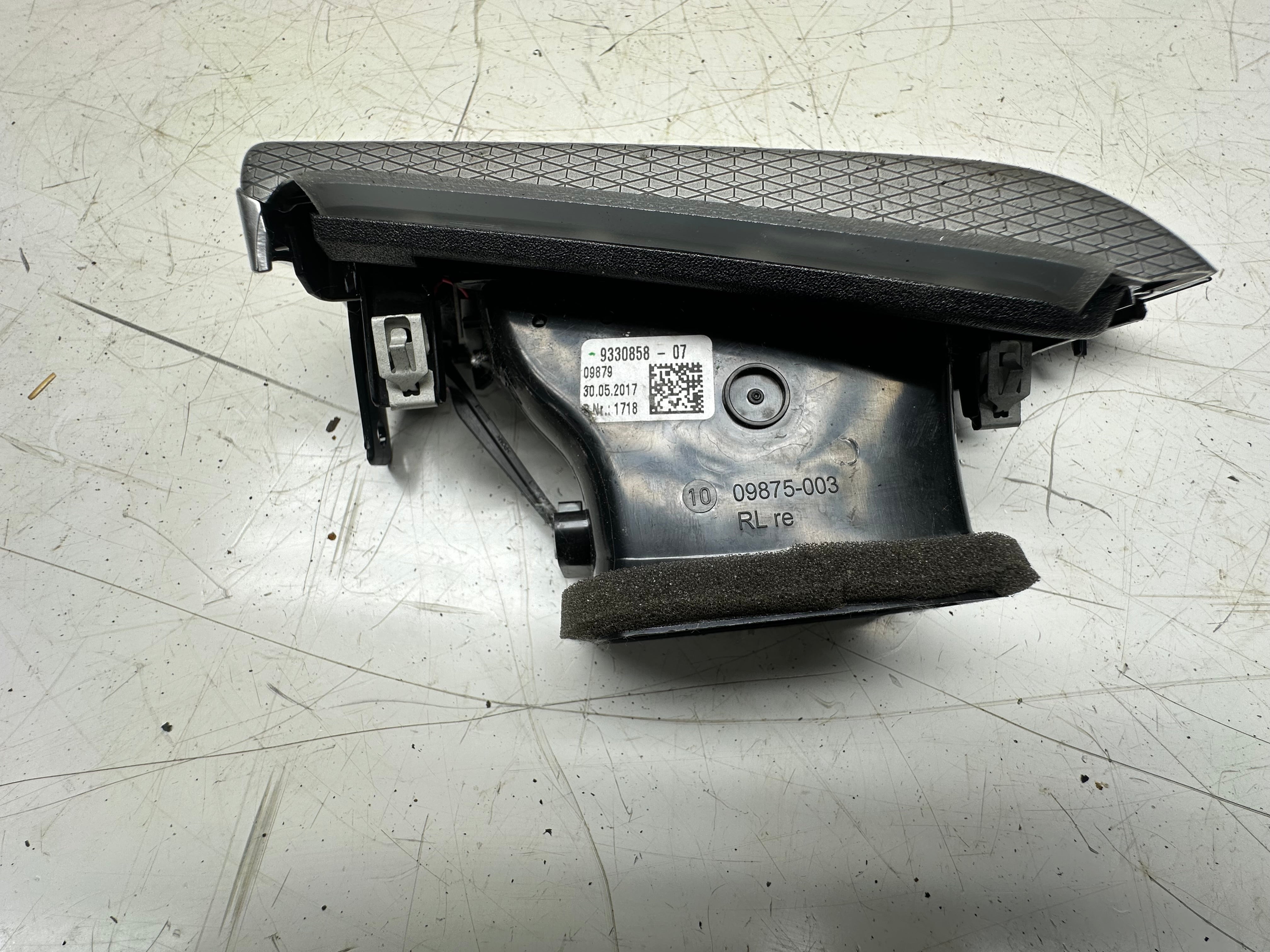 BMW 5 Series G30 G31 2017–2023 Dashboard Air Vent (9330858-07)