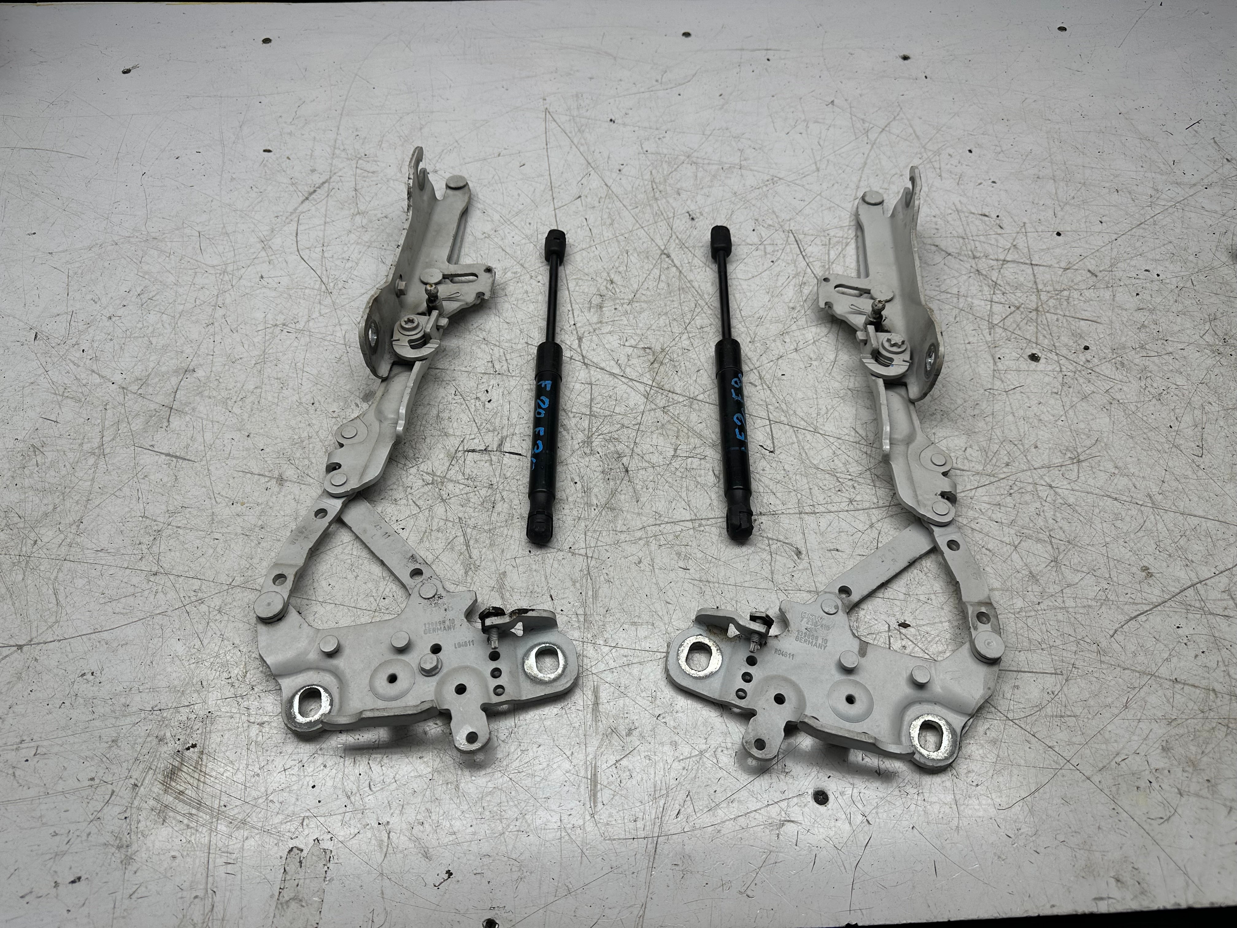 BMW 1 / 3 Series F20 F30 Pair Bonnet Hinges R&L (7239415) (7239416)