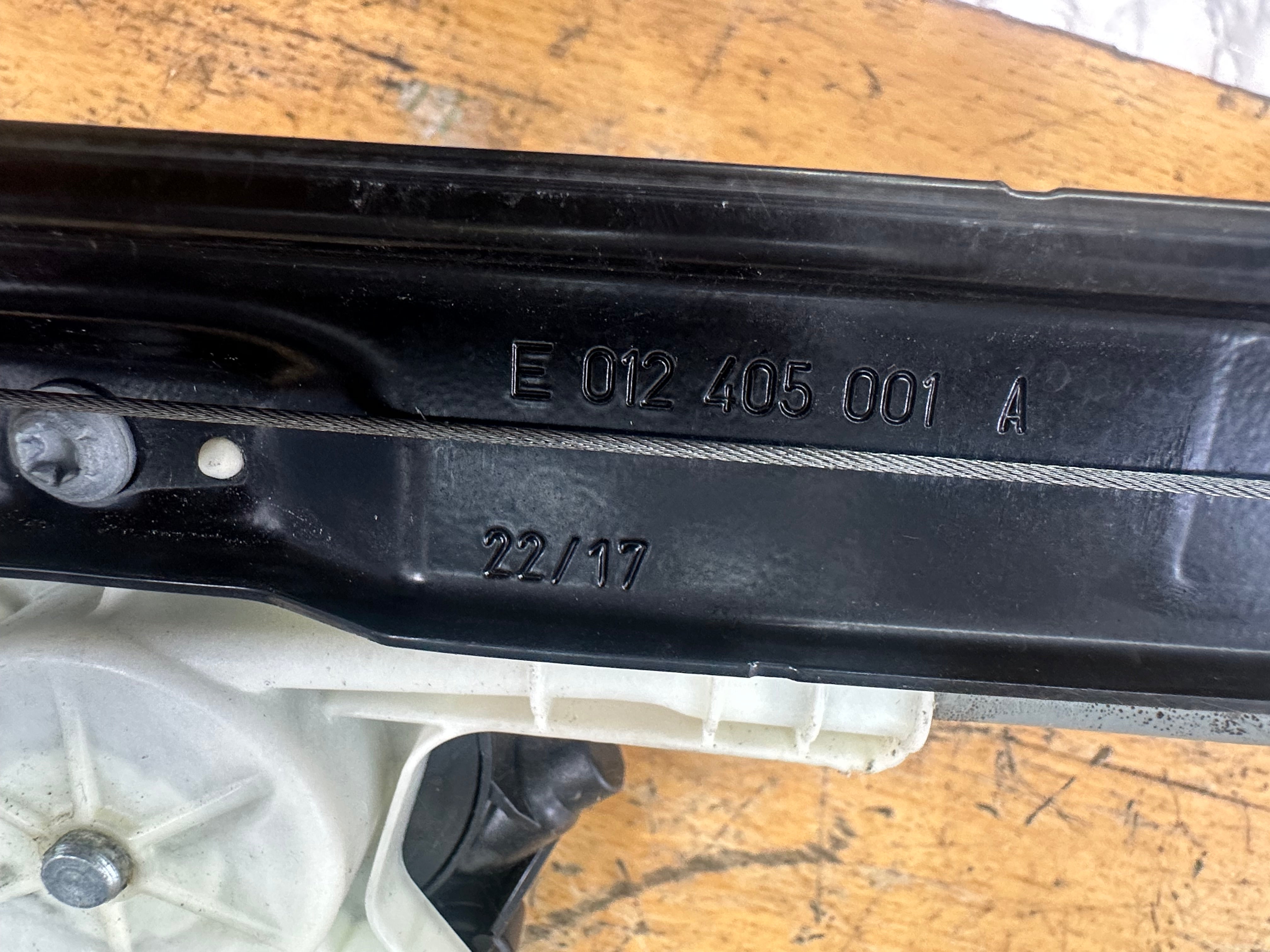 Range Rover Sport Right Driver’s Front O/S/F Window Regulator (0130822783)