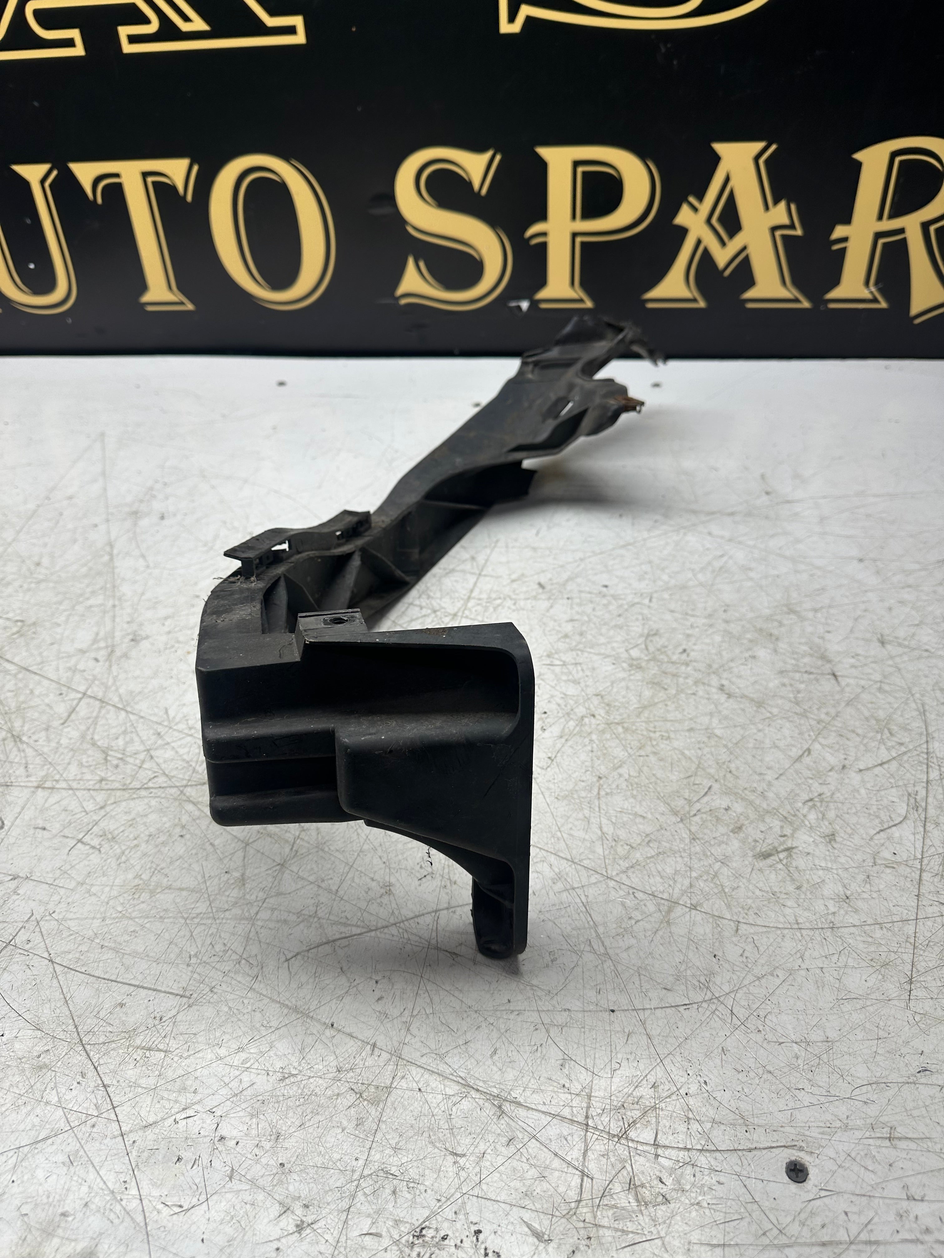 BMW 1 Series F20/F21 Right Driver Side Headlight Bracket / Holder (2011–2019)(7120824 / 5164-7120824)