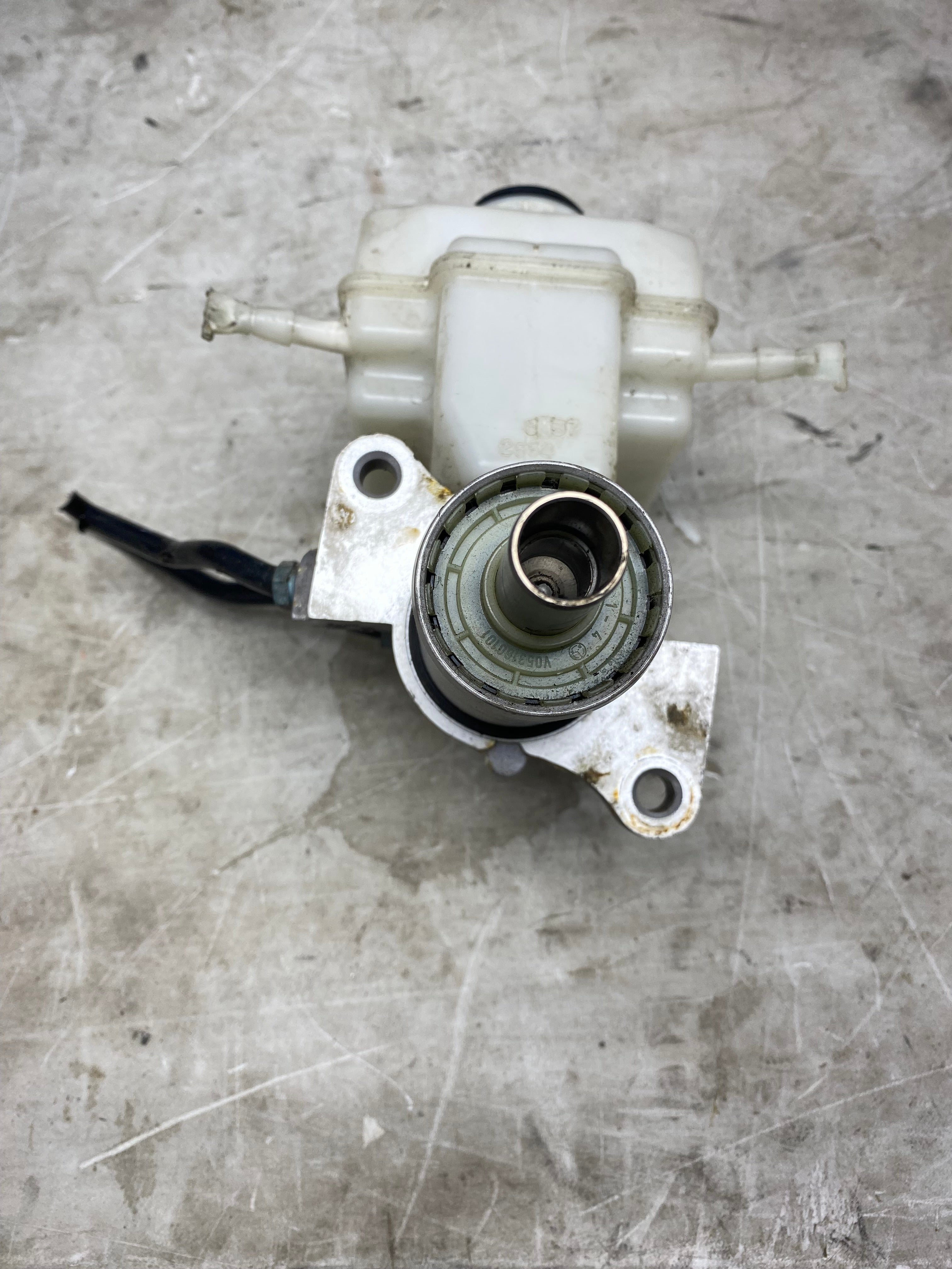 BMW X5 E70 Brake Master Cylinder & Reservoir 2009 (32665504) (34336771718)