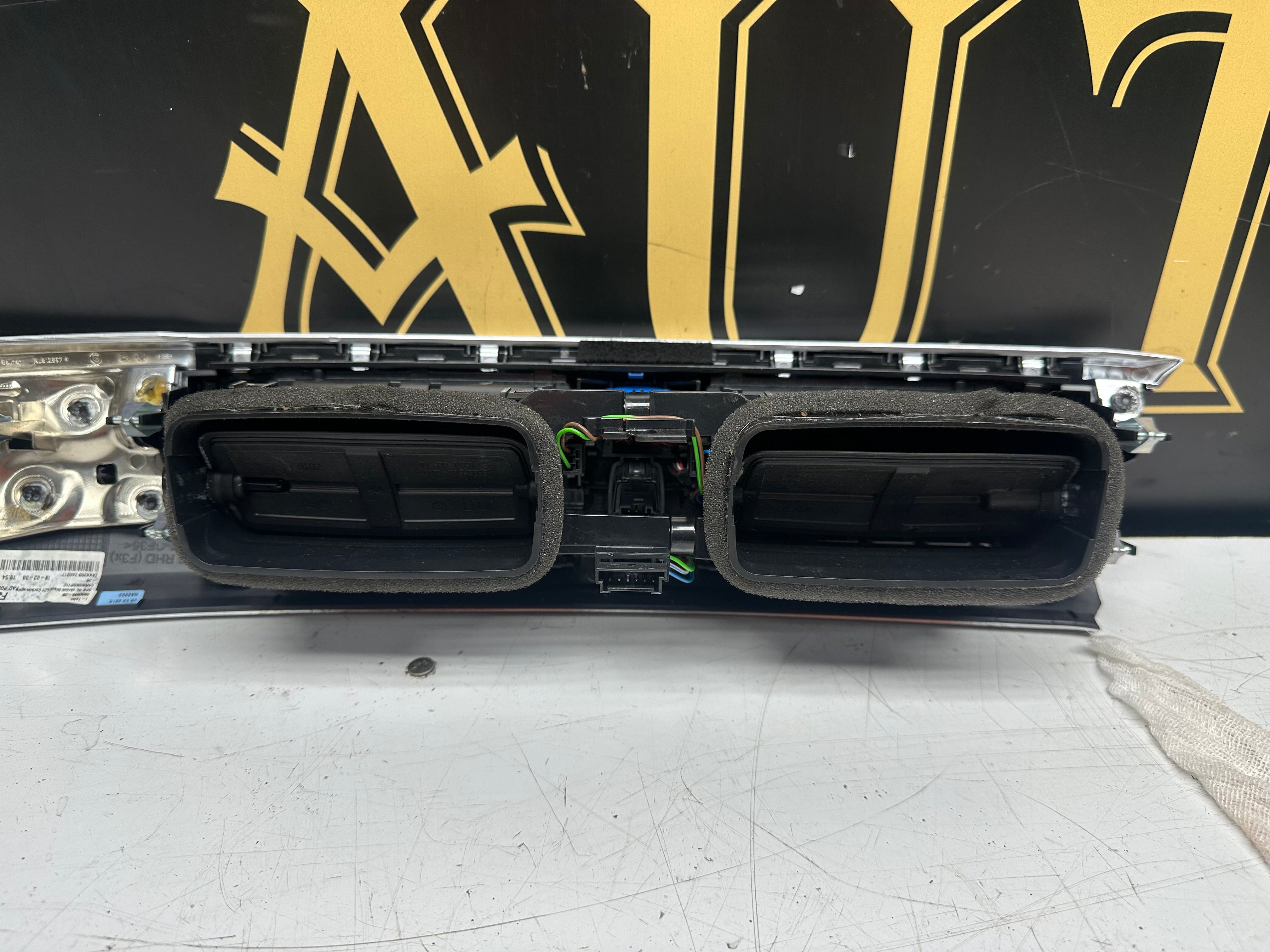BMW 3 Series F30 Dashboard Centre Air Vent & Trim Cover (6830585)