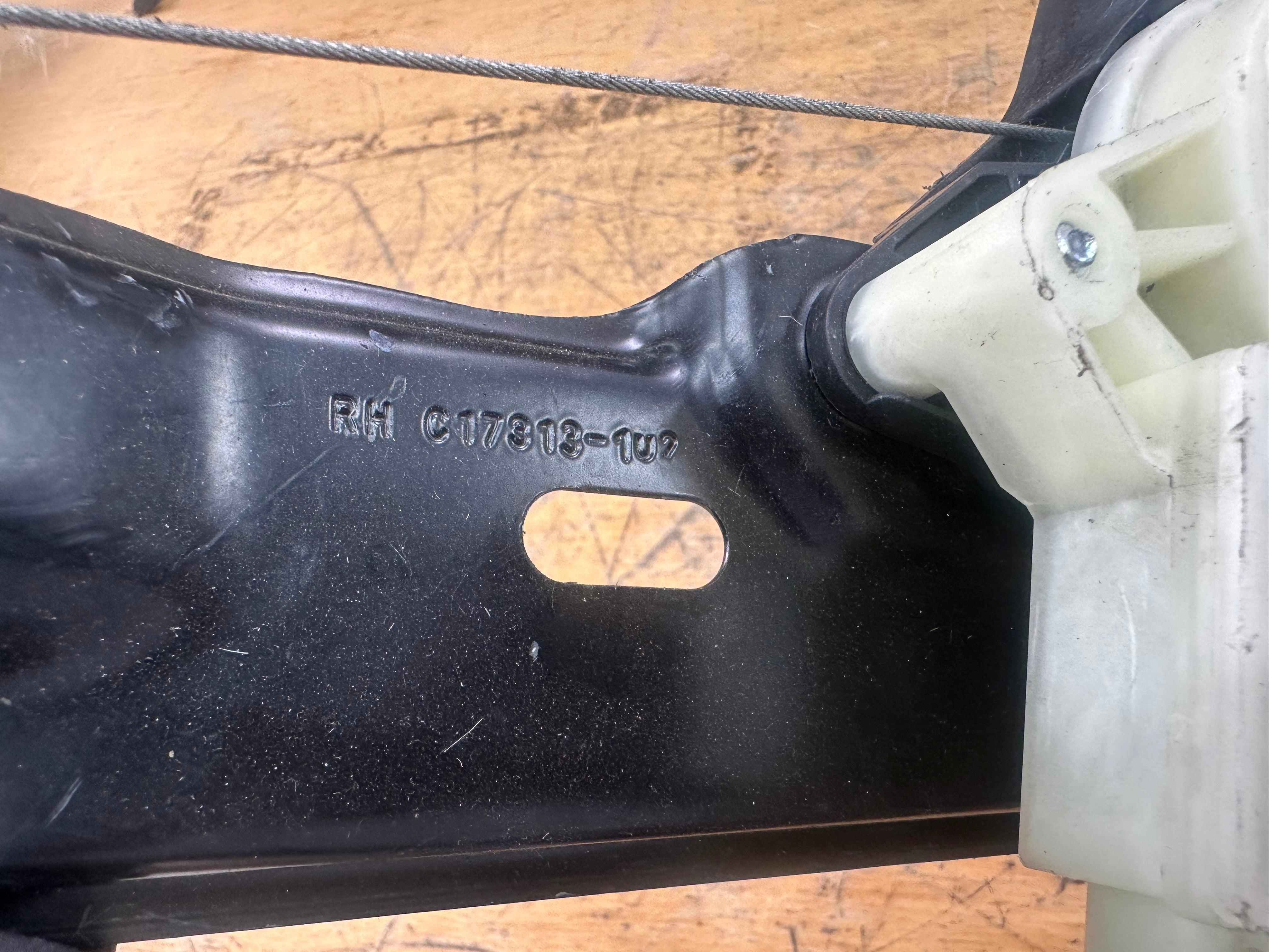 Nissan Qashqai J11 2017 Right Front O/S/F Window Regulator (80700 HV00A)